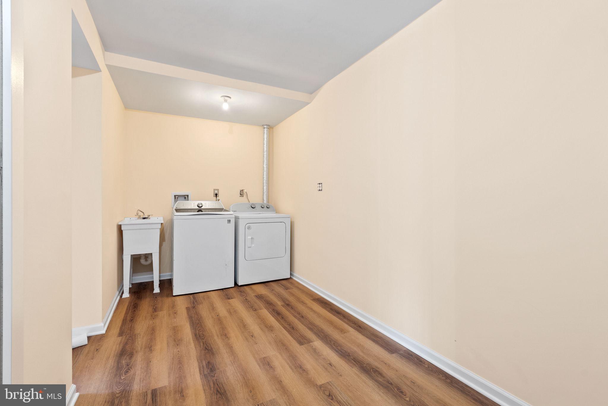 STRATHMEADE SQUARE - Residential