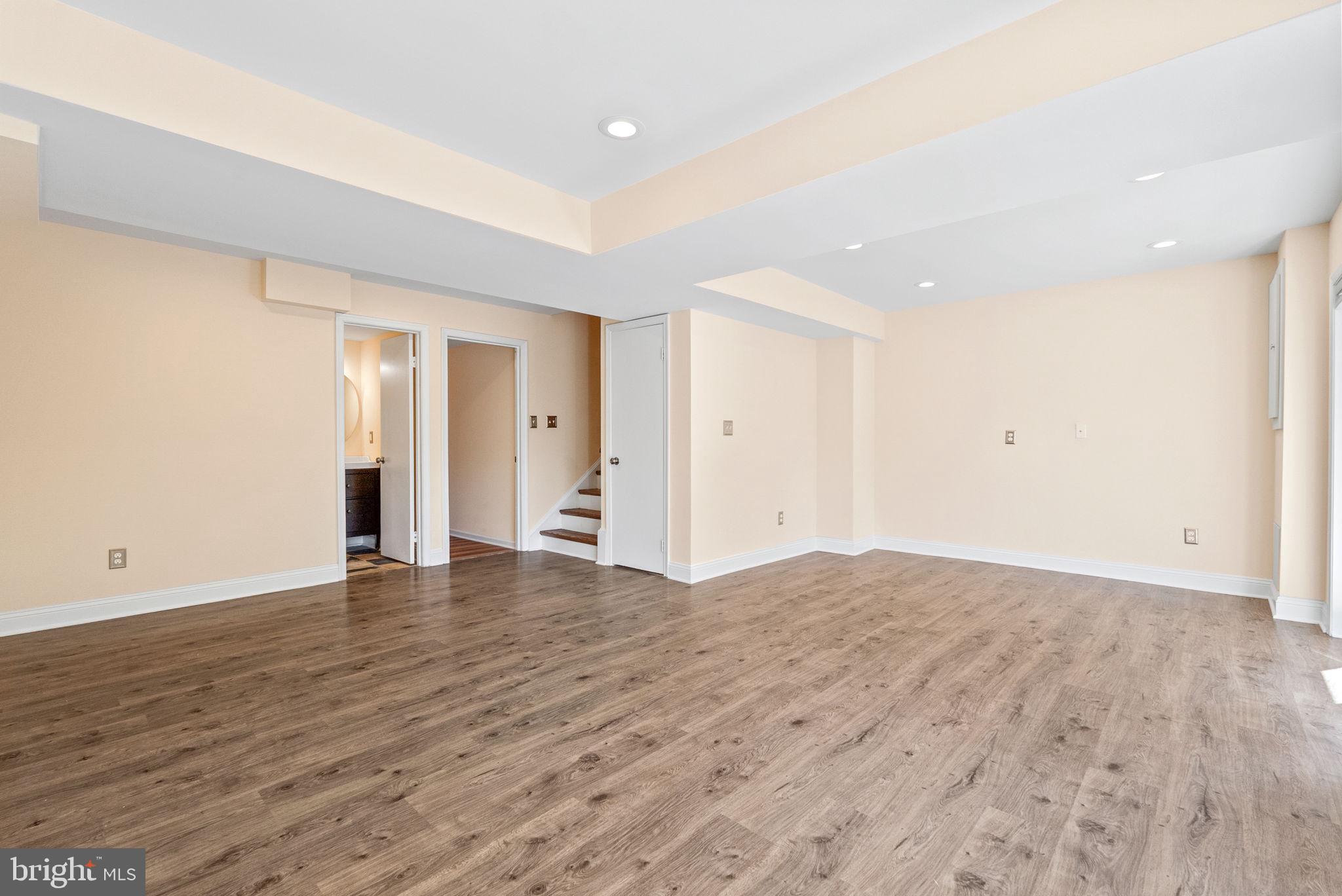 STRATHMEADE SQUARE - Residential