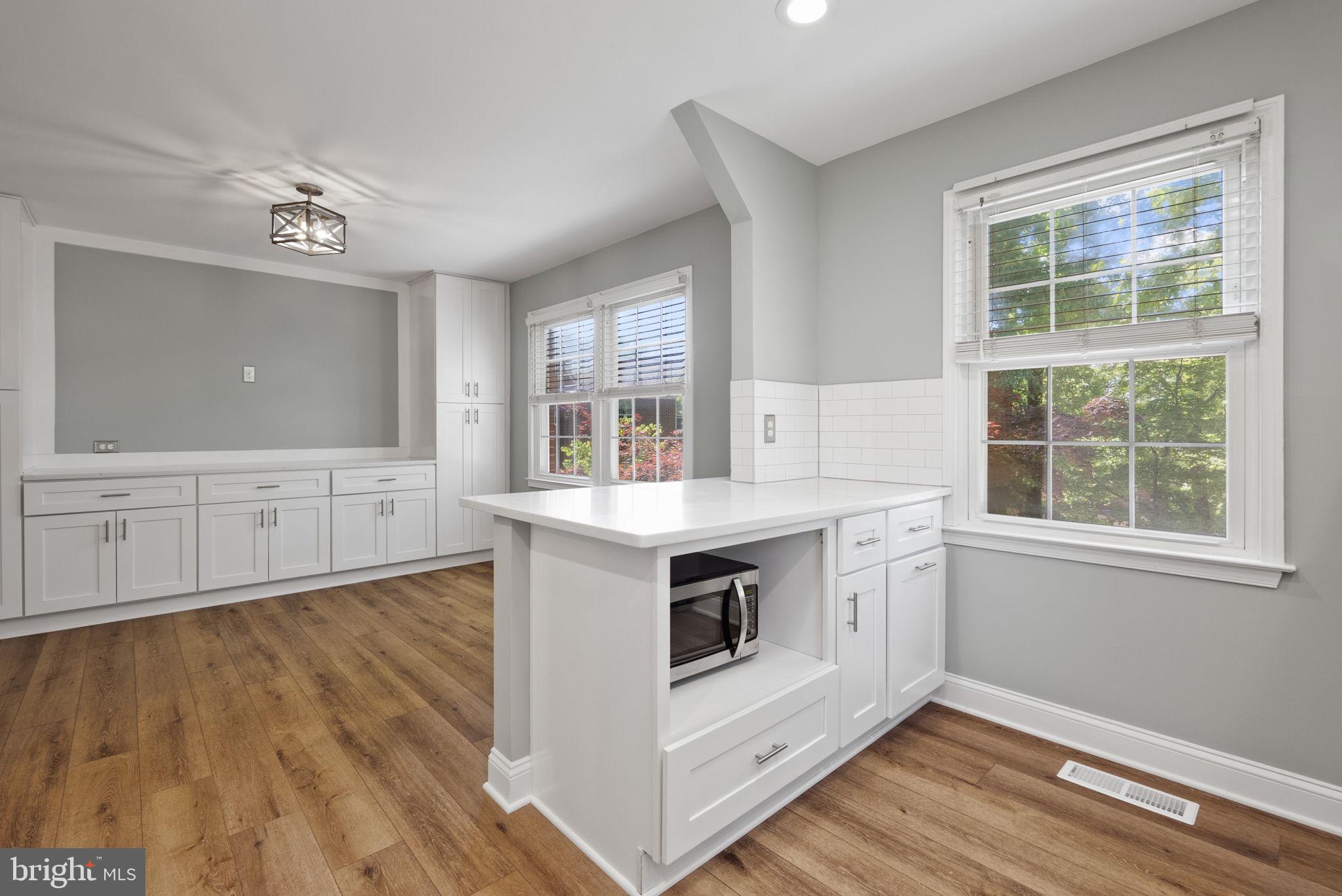 STRATHMEADE SQUARE - Residential