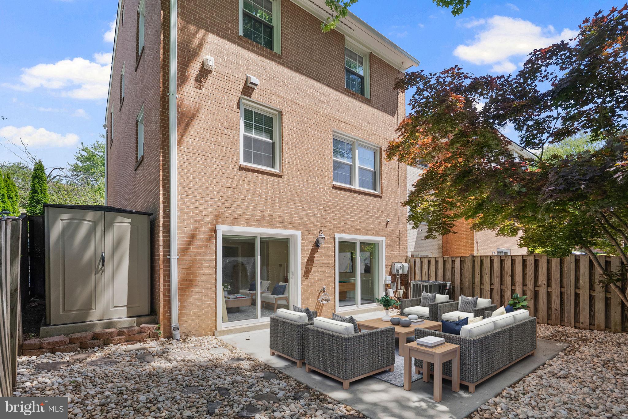STRATHMEADE SQUARE - Residential