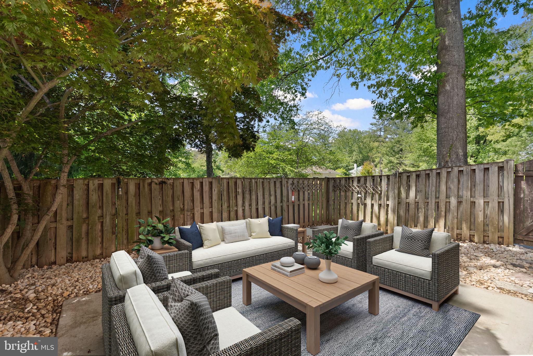 STRATHMEADE SQUARE - Residential