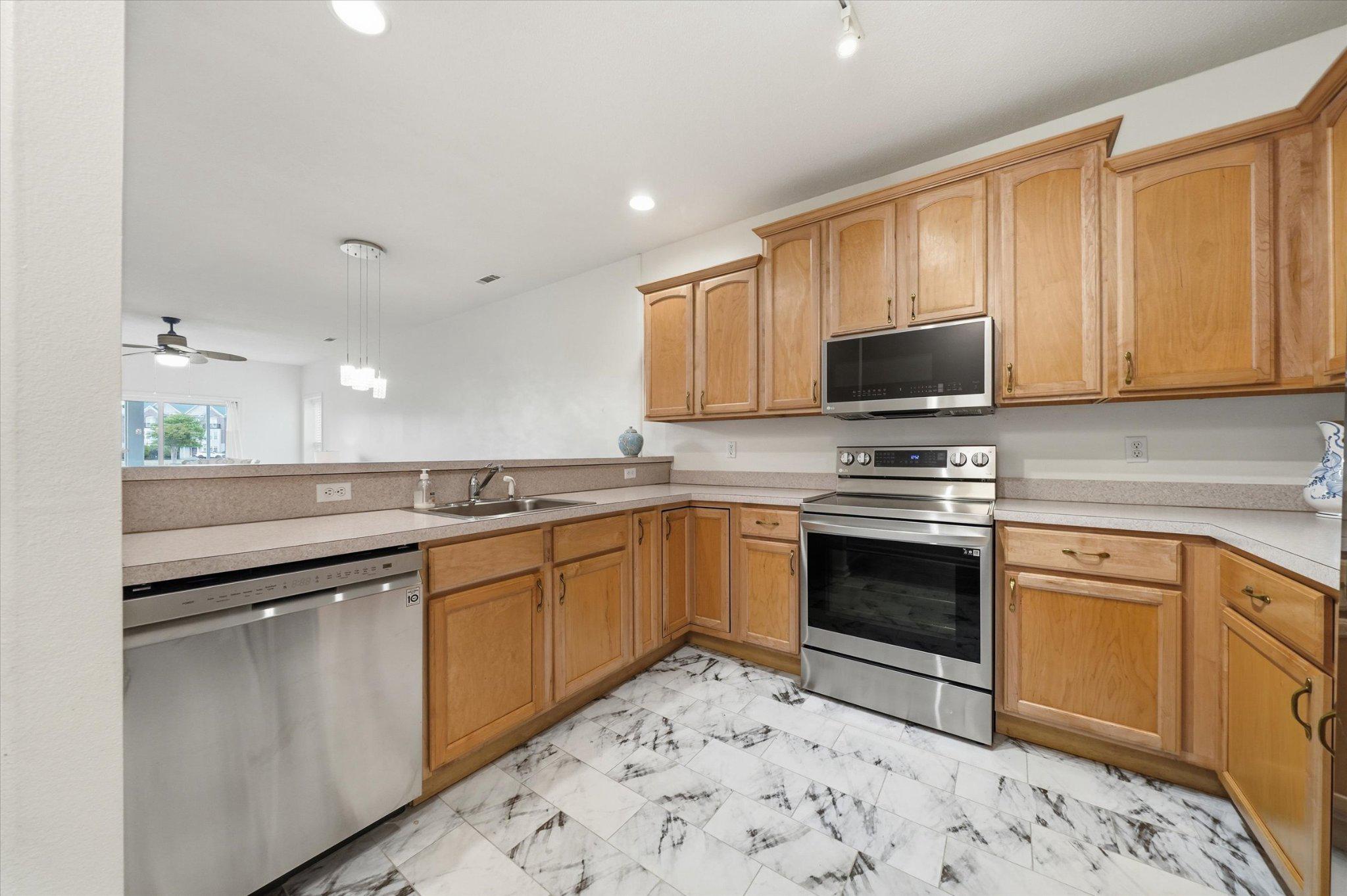 33120 N VILLAGE LOOP 2105
