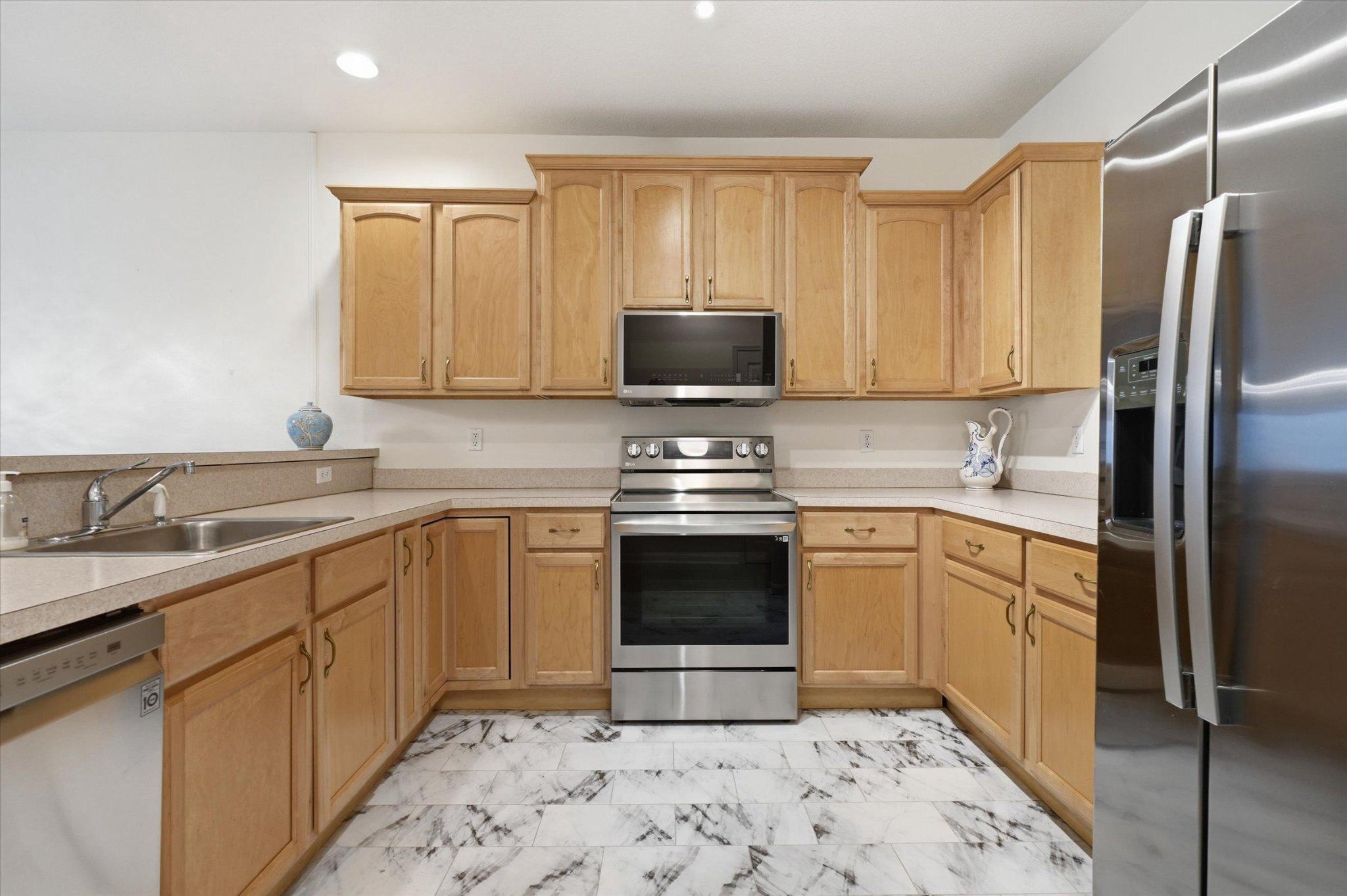 33120 N VILLAGE LOOP 2105