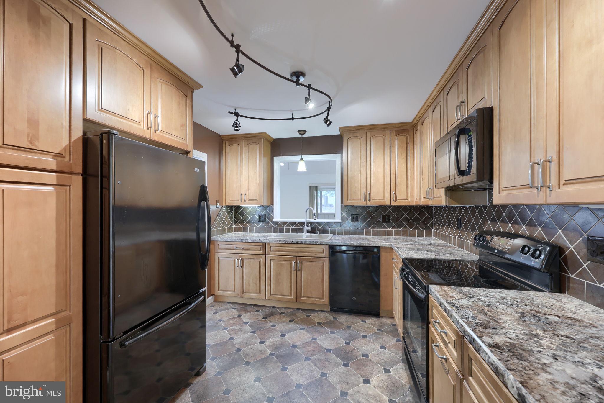 2810 HARRISBURG PIKE