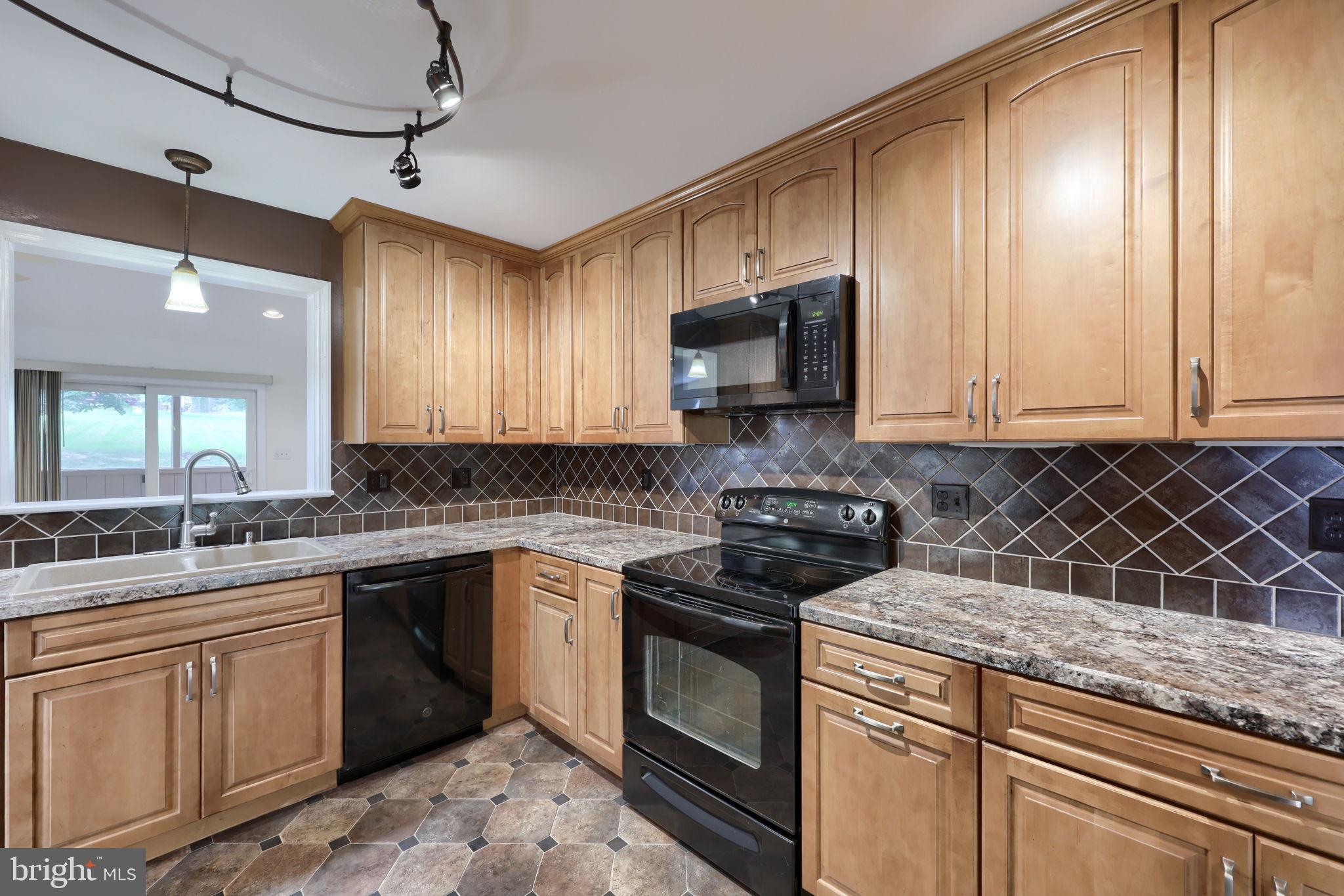 2810 HARRISBURG PIKE