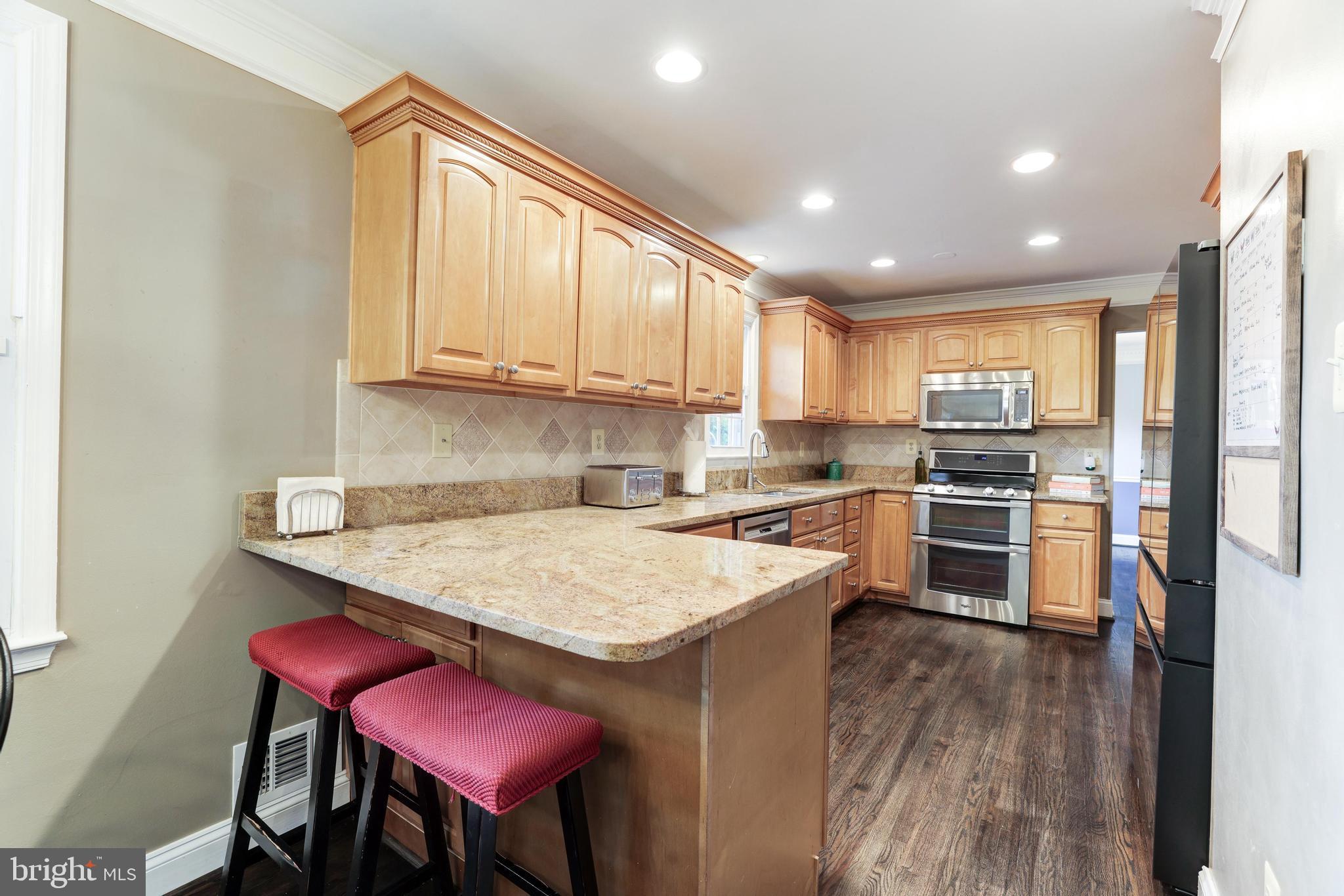 HOLLY KNOLL - Residential