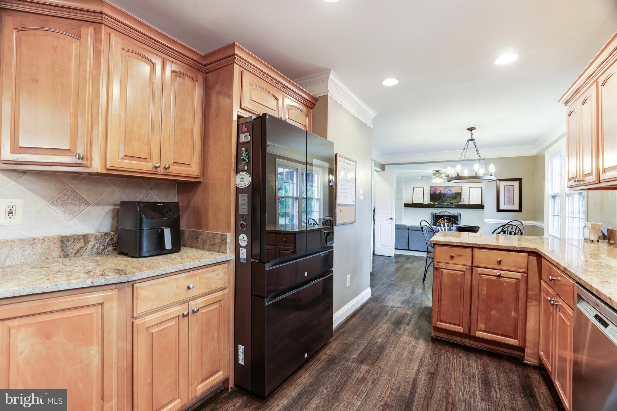 HOLLY KNOLL - Residential