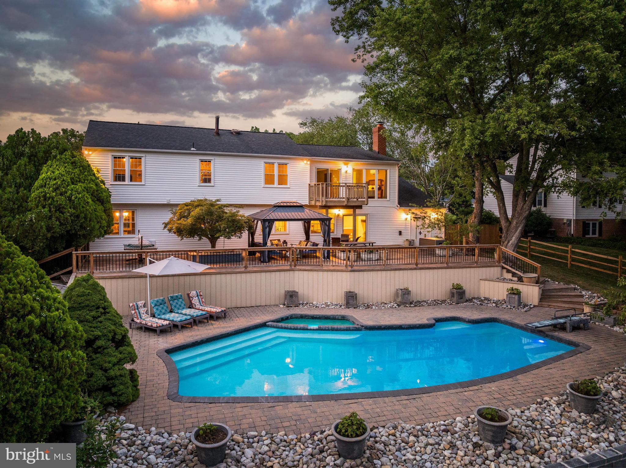 HOLLY KNOLL - Residential