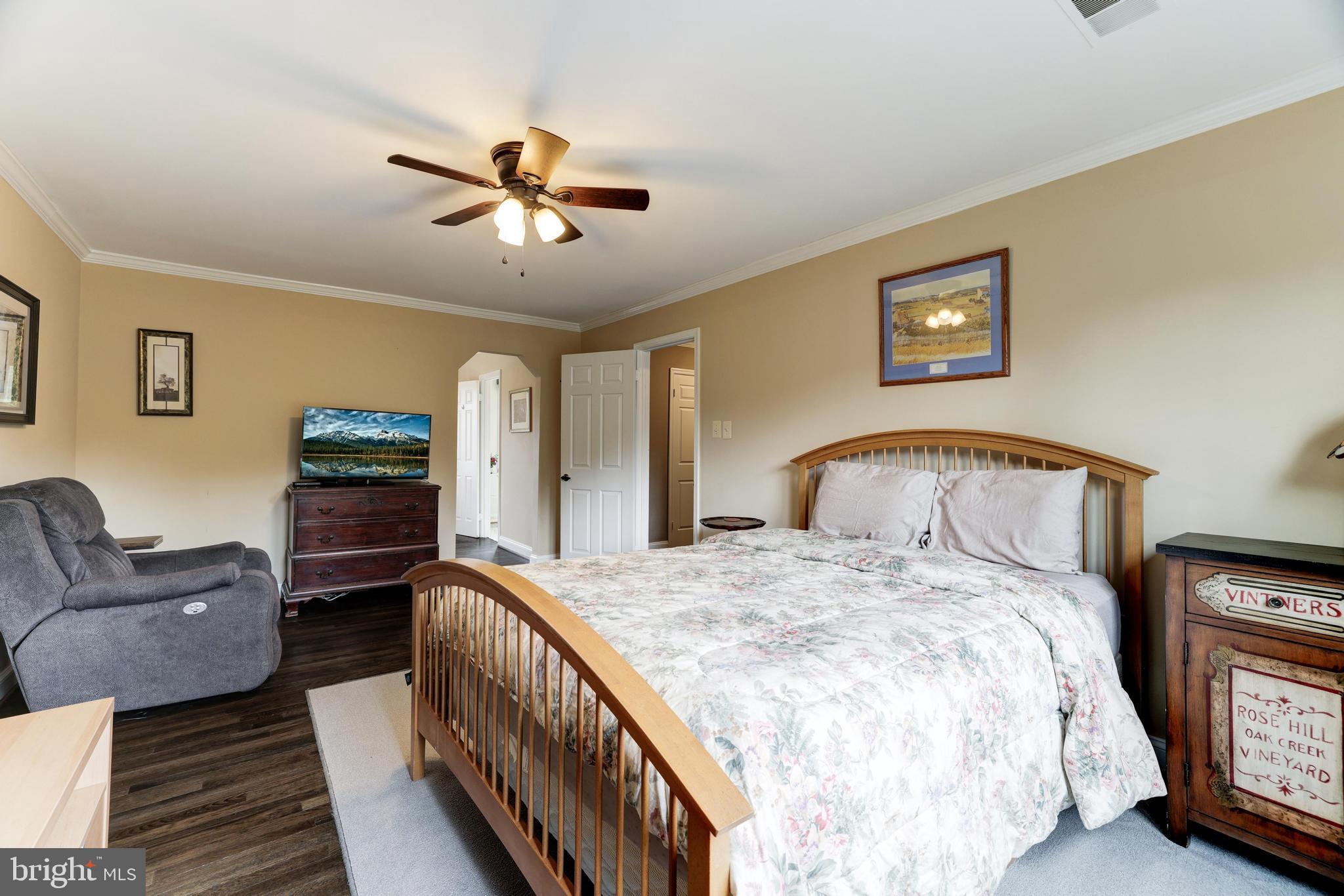 HOLLY KNOLL - Residential