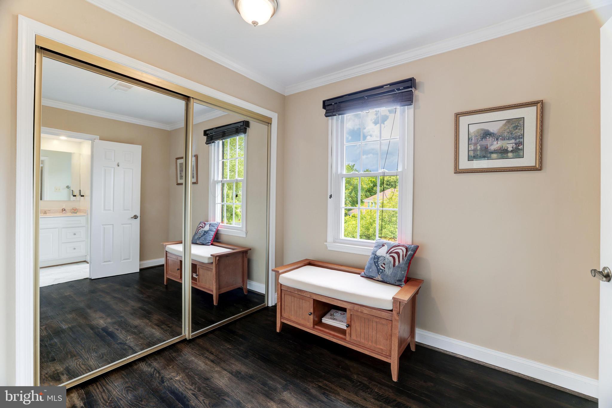 HOLLY KNOLL - Residential