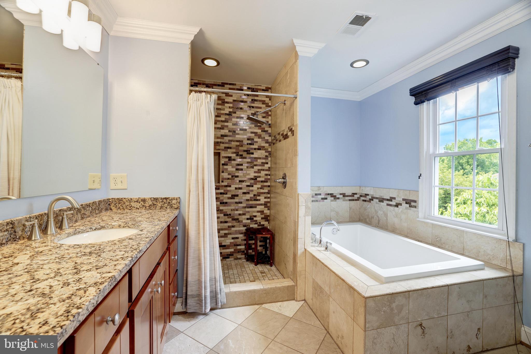 HOLLY KNOLL - Residential