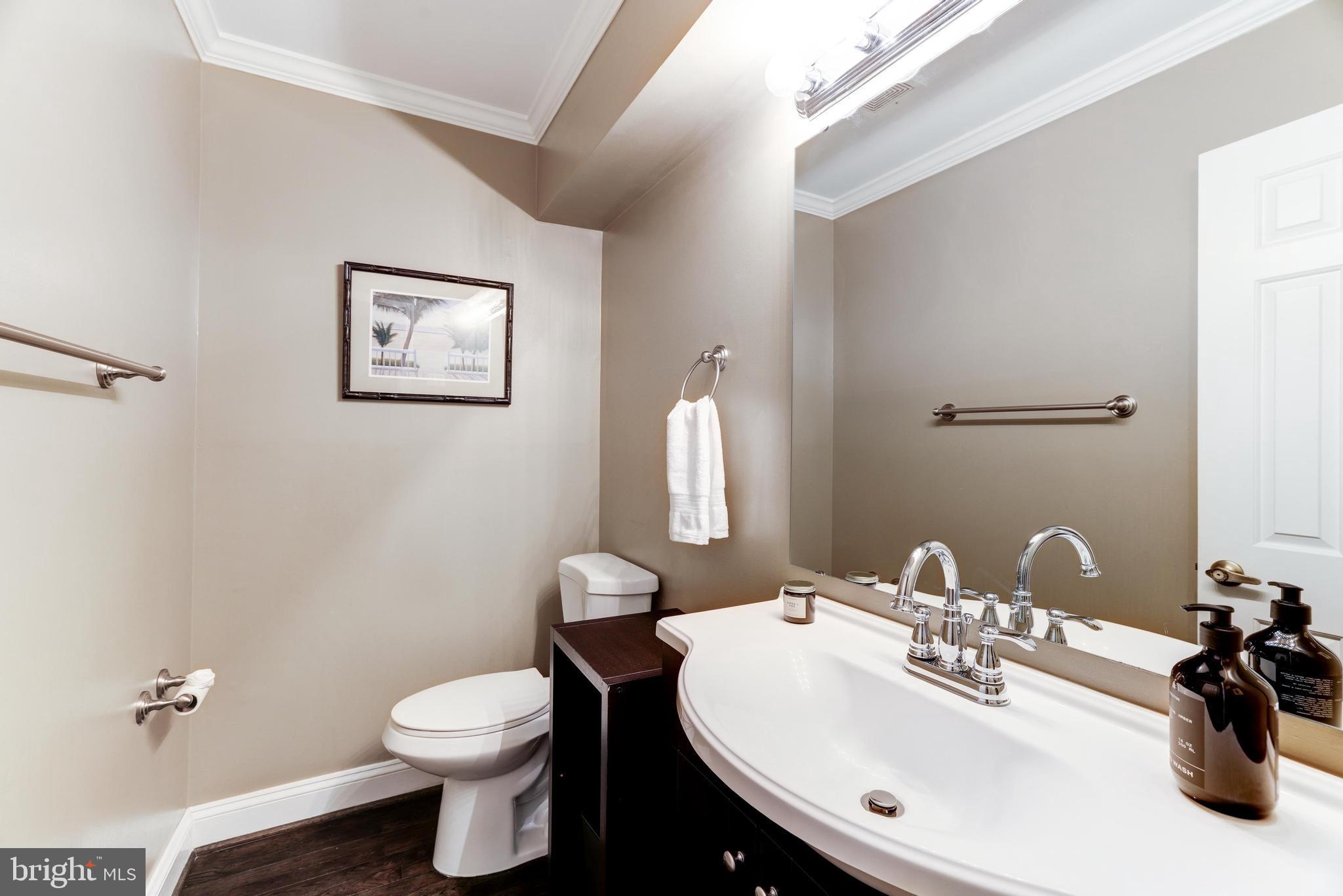 HOLLY KNOLL - Residential