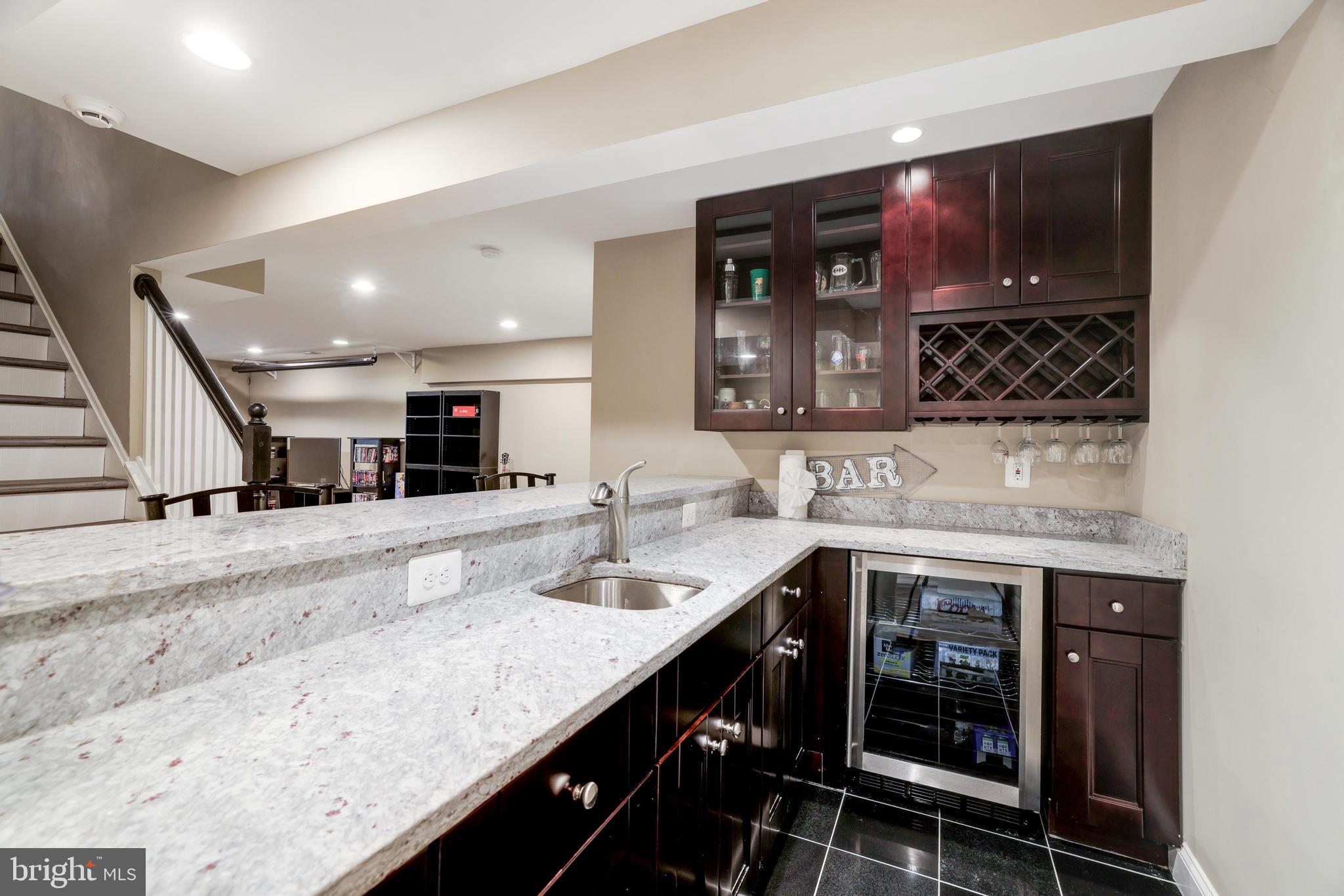 HOLLY KNOLL - Residential