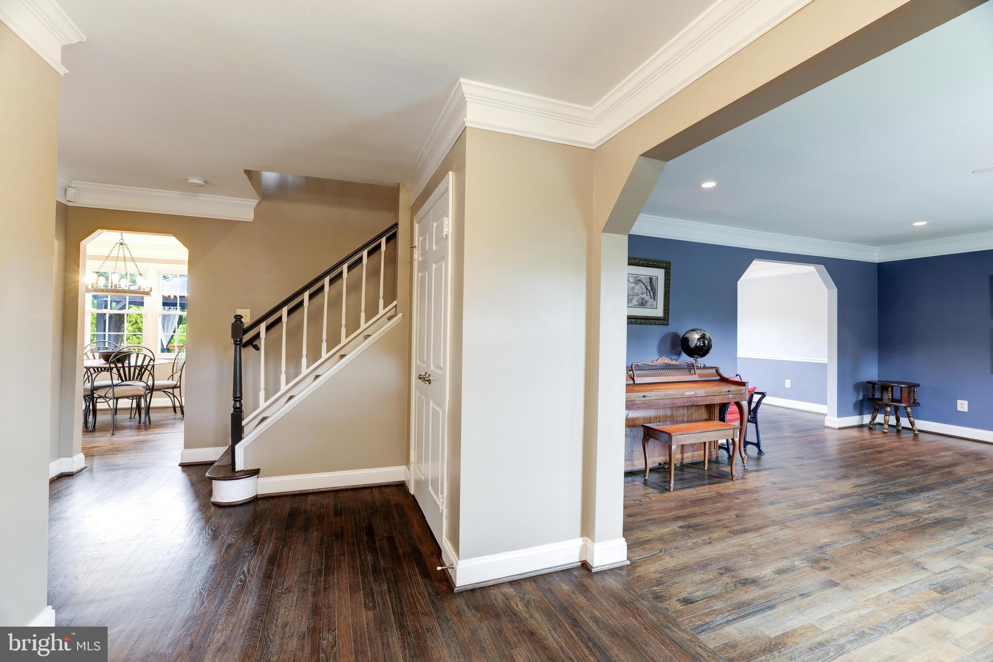 HOLLY KNOLL - Residential