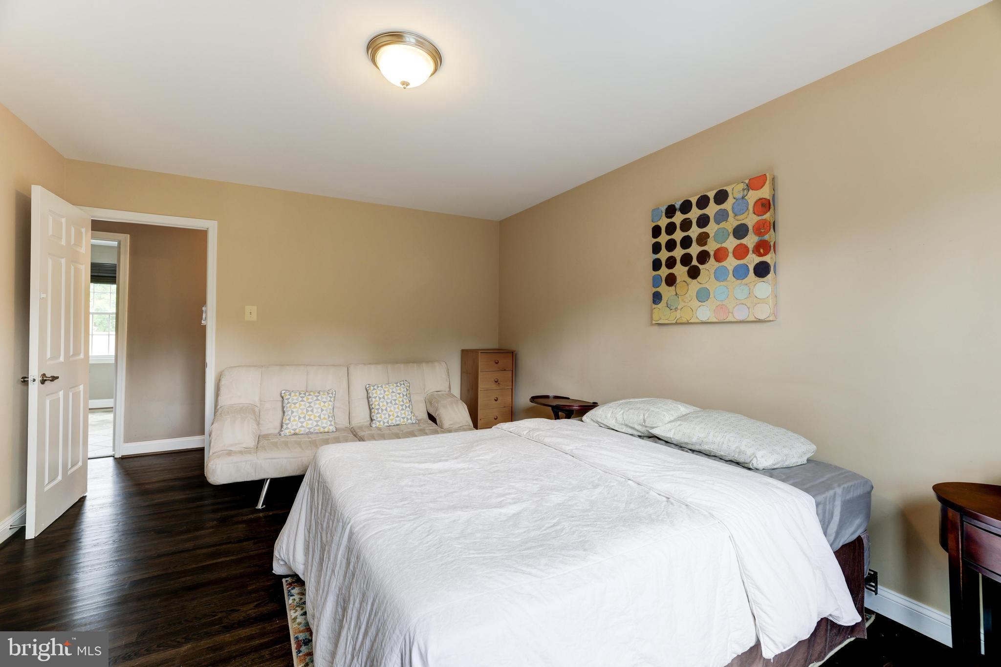 HOLLY KNOLL - Residential