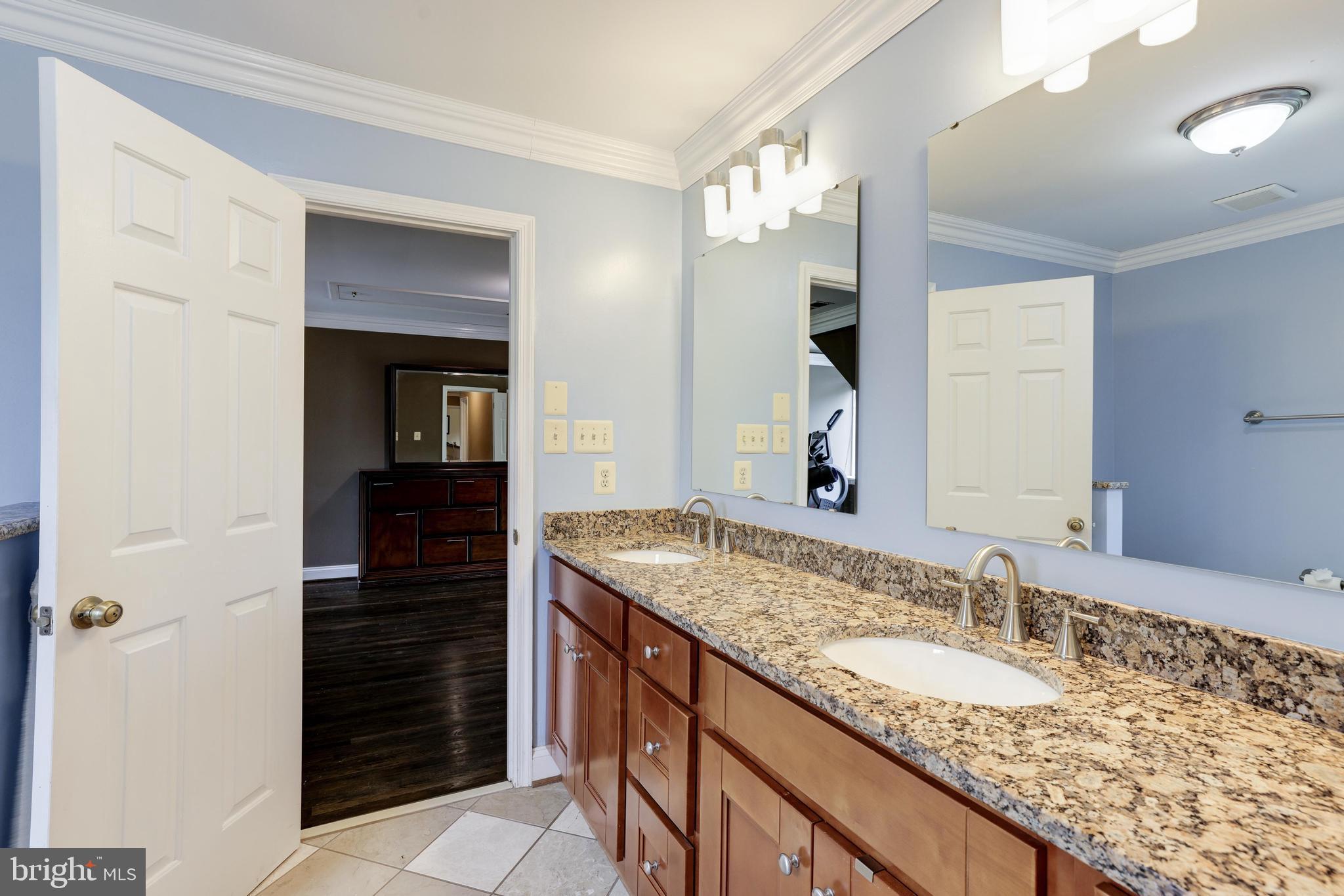 HOLLY KNOLL - Residential