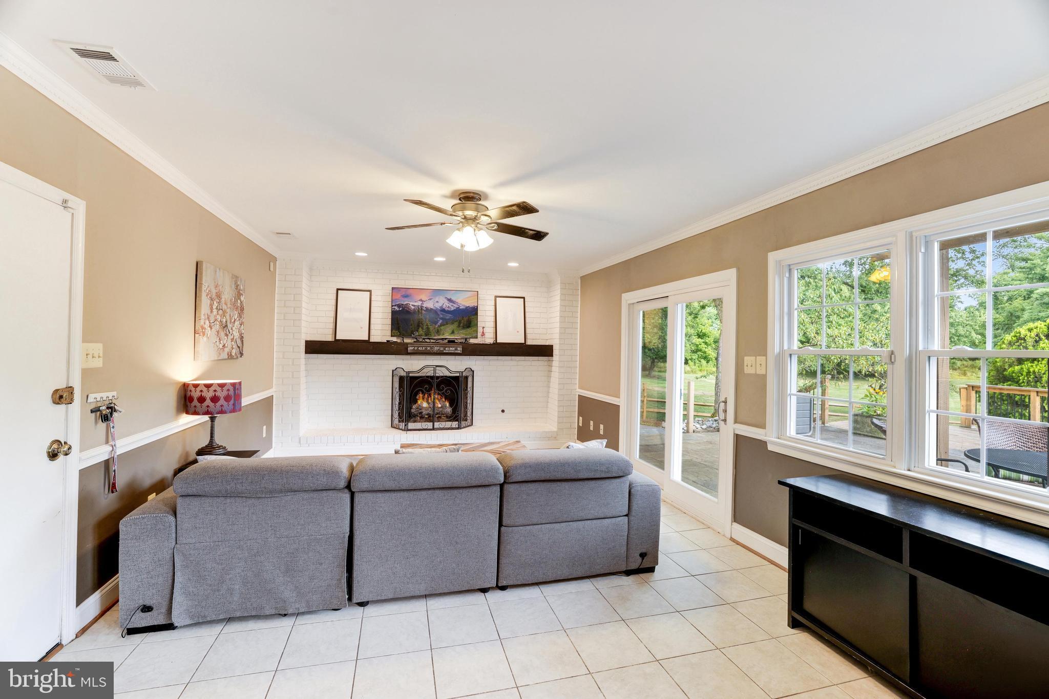 HOLLY KNOLL - Residential