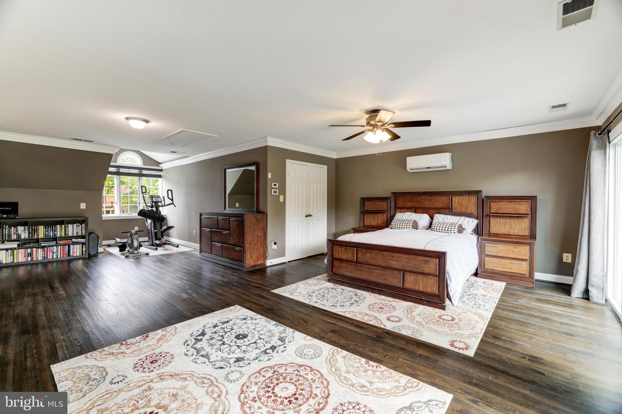 HOLLY KNOLL - Residential