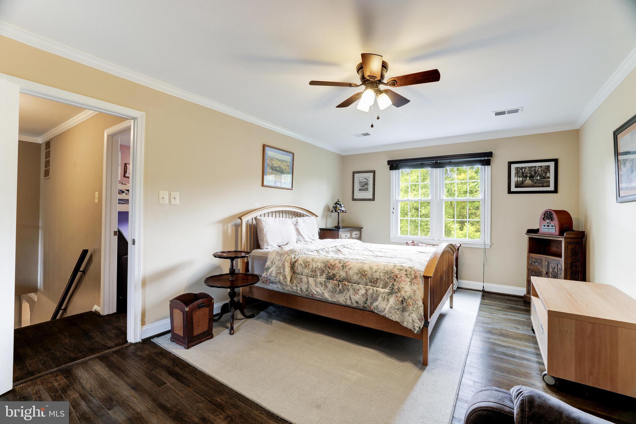 HOLLY KNOLL - Residential