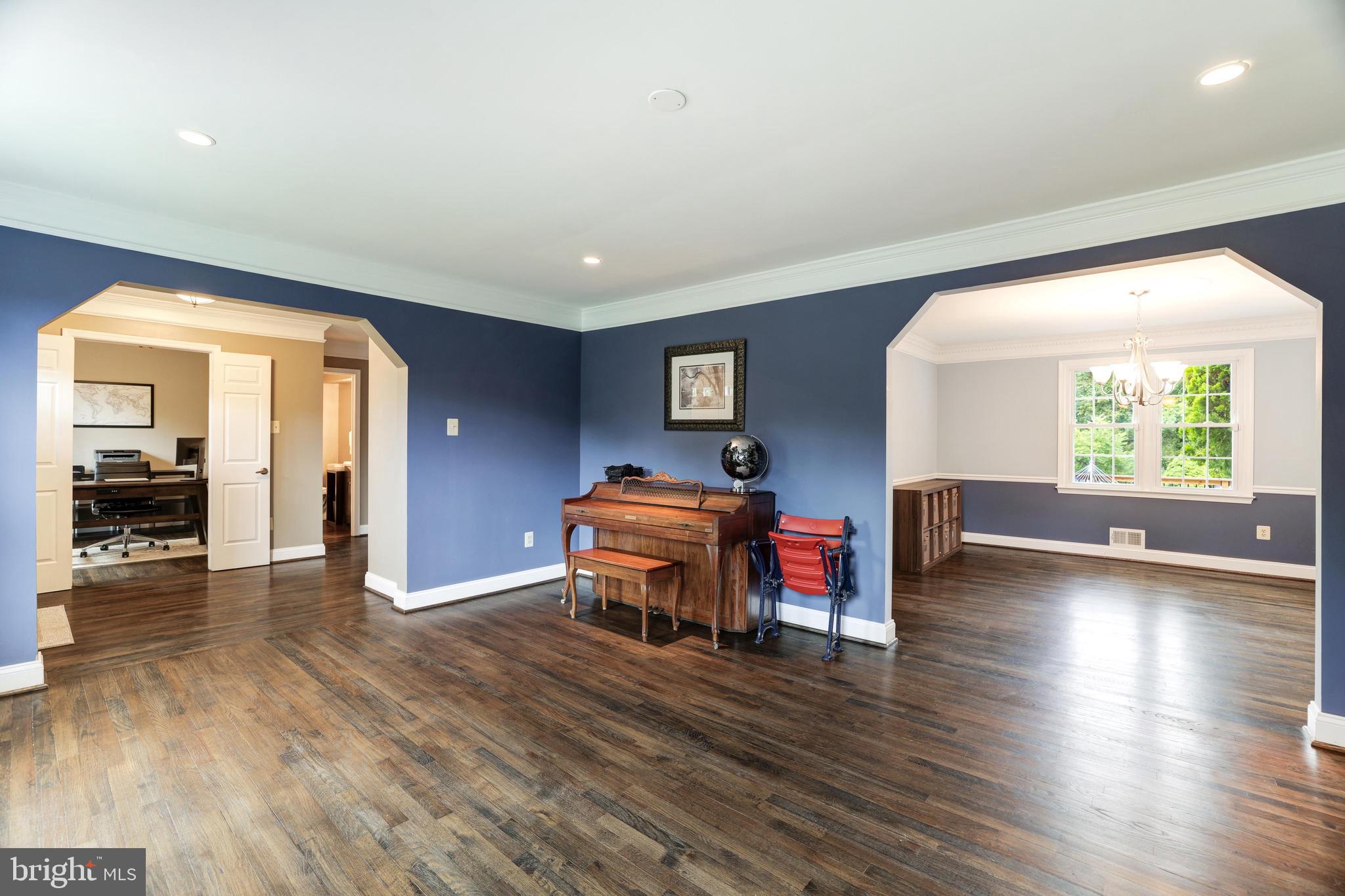 HOLLY KNOLL - Residential