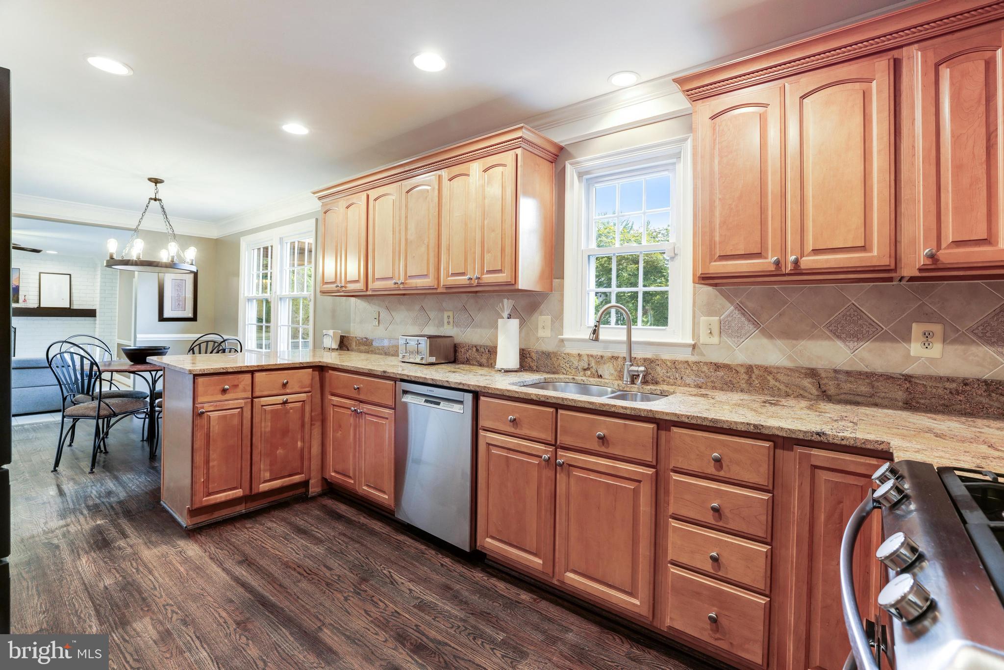 HOLLY KNOLL - Residential