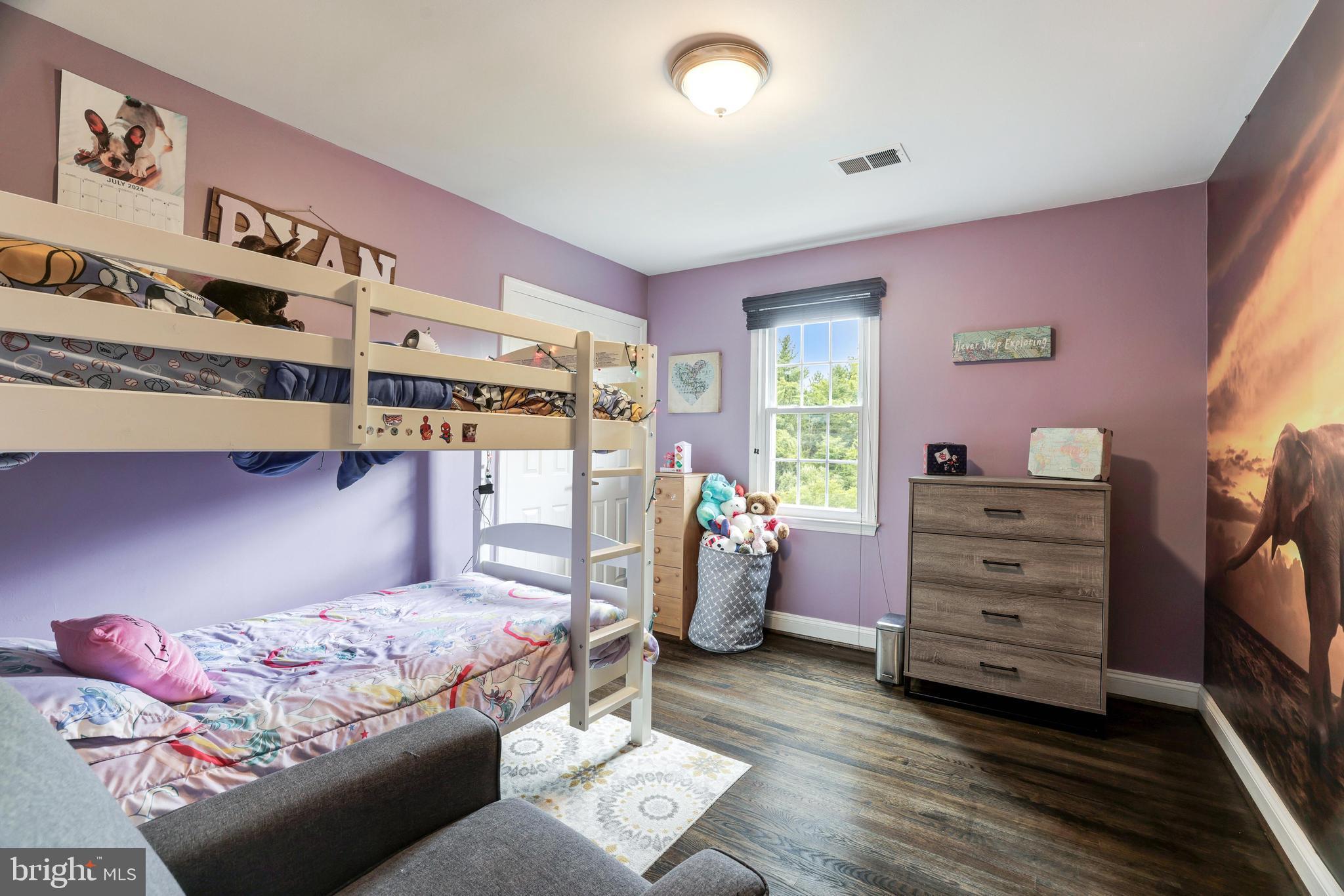 HOLLY KNOLL - Residential