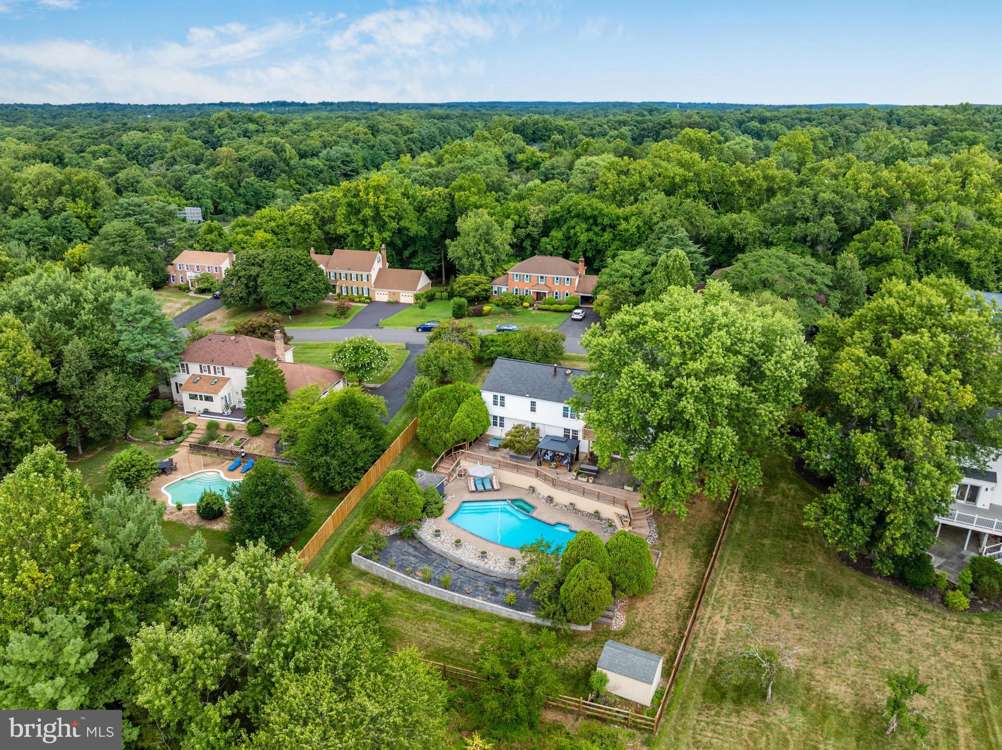 HOLLY KNOLL - Residential