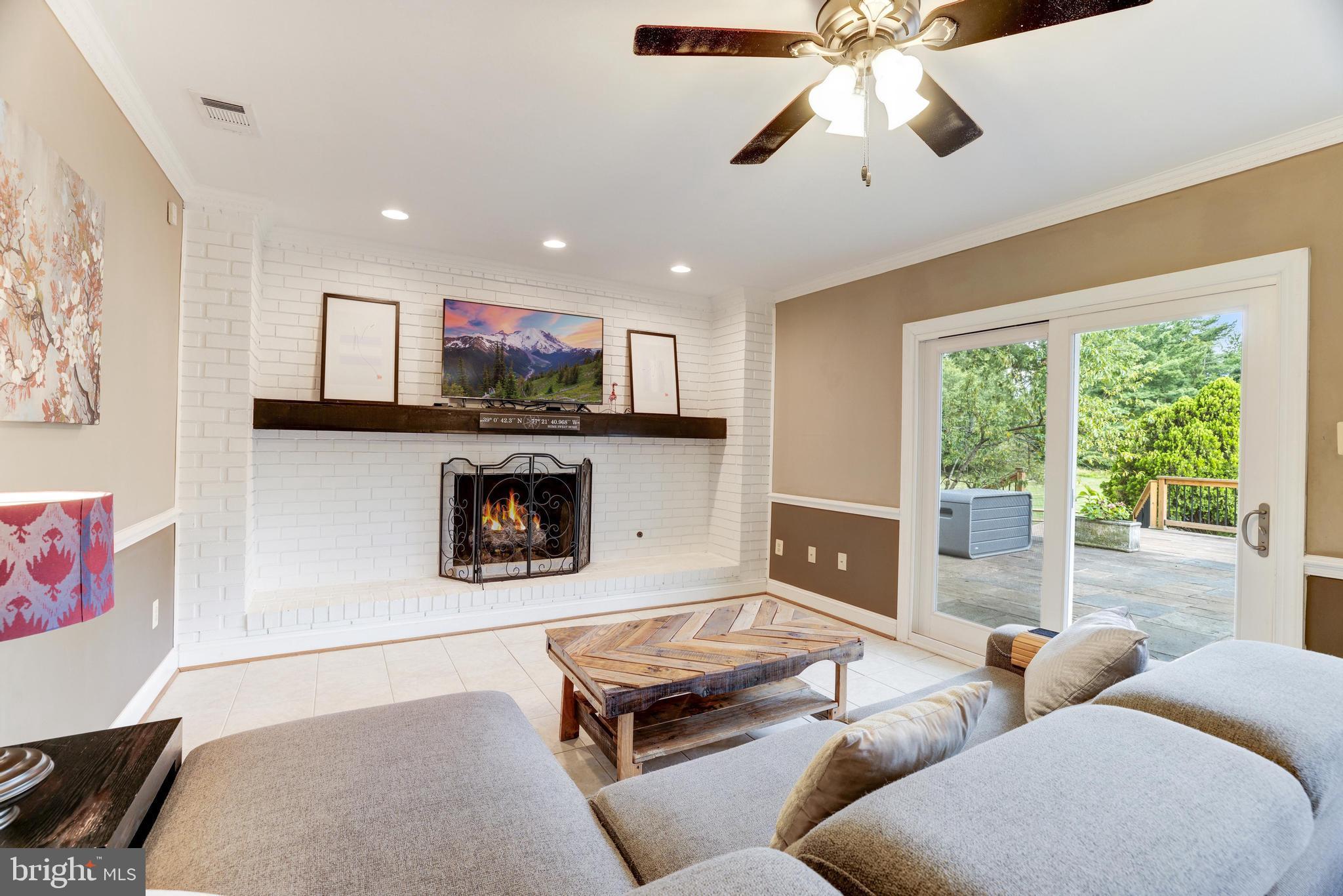 HOLLY KNOLL - Residential