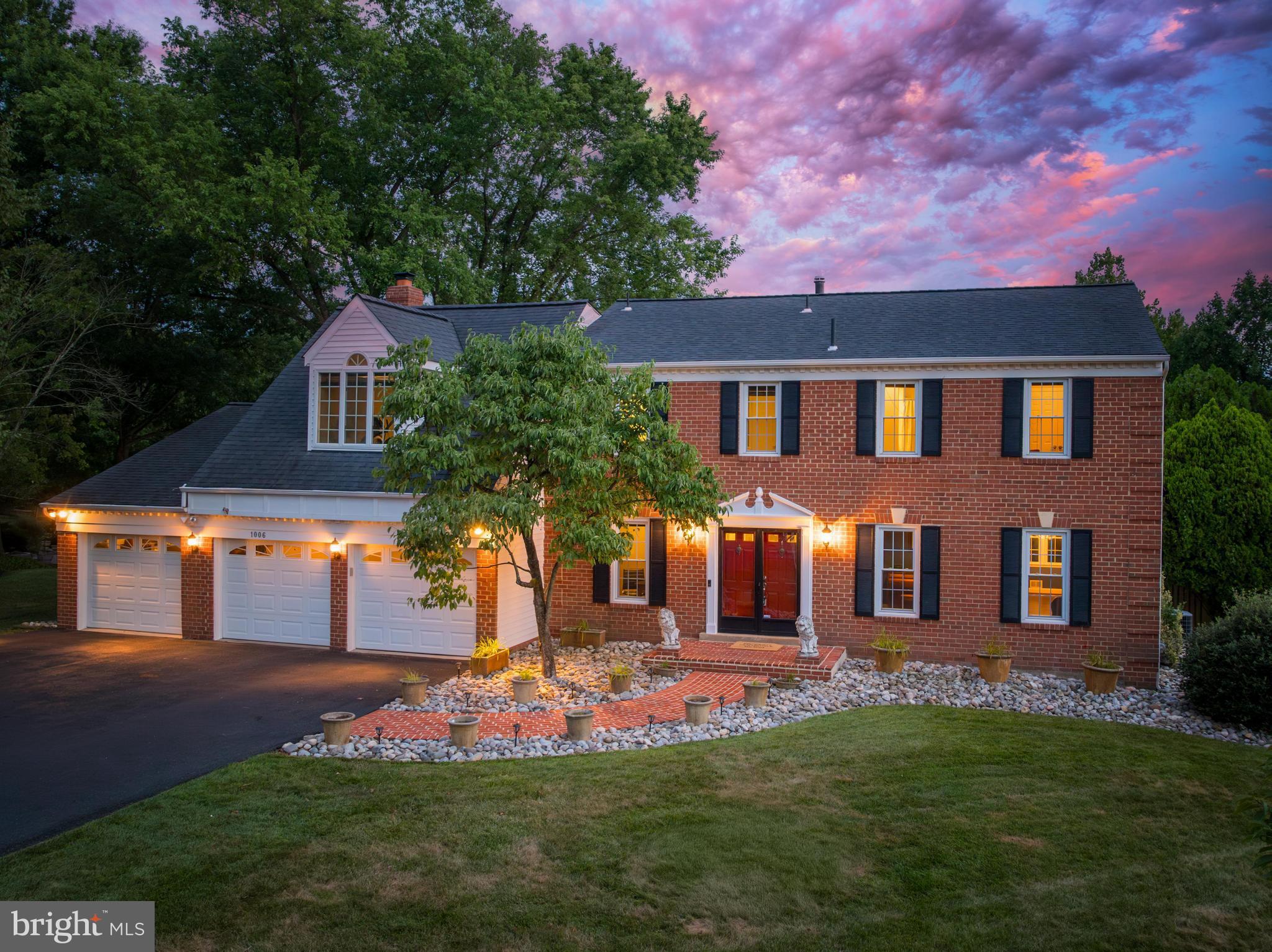 HOLLY KNOLL - Residential