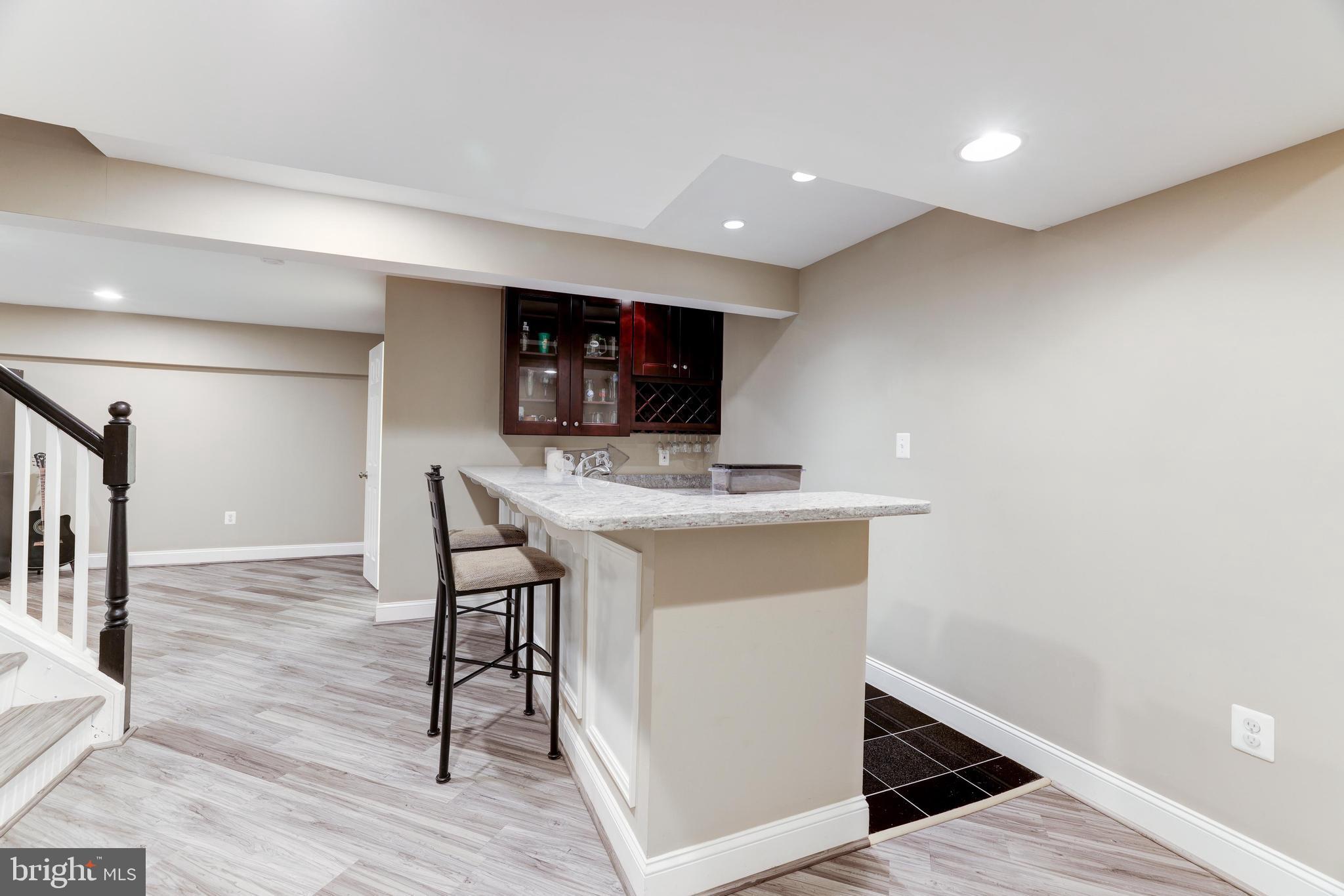 HOLLY KNOLL - Residential