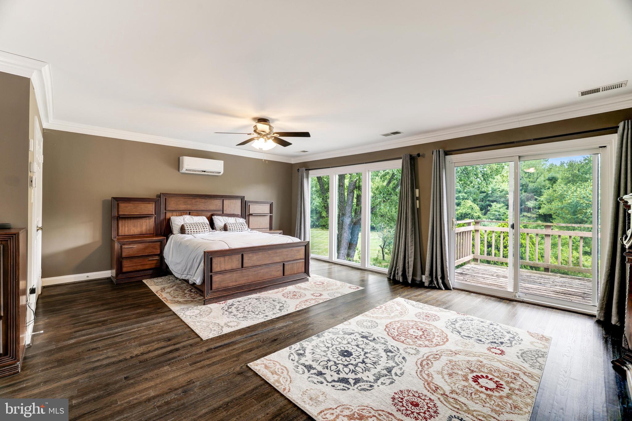 HOLLY KNOLL - Residential