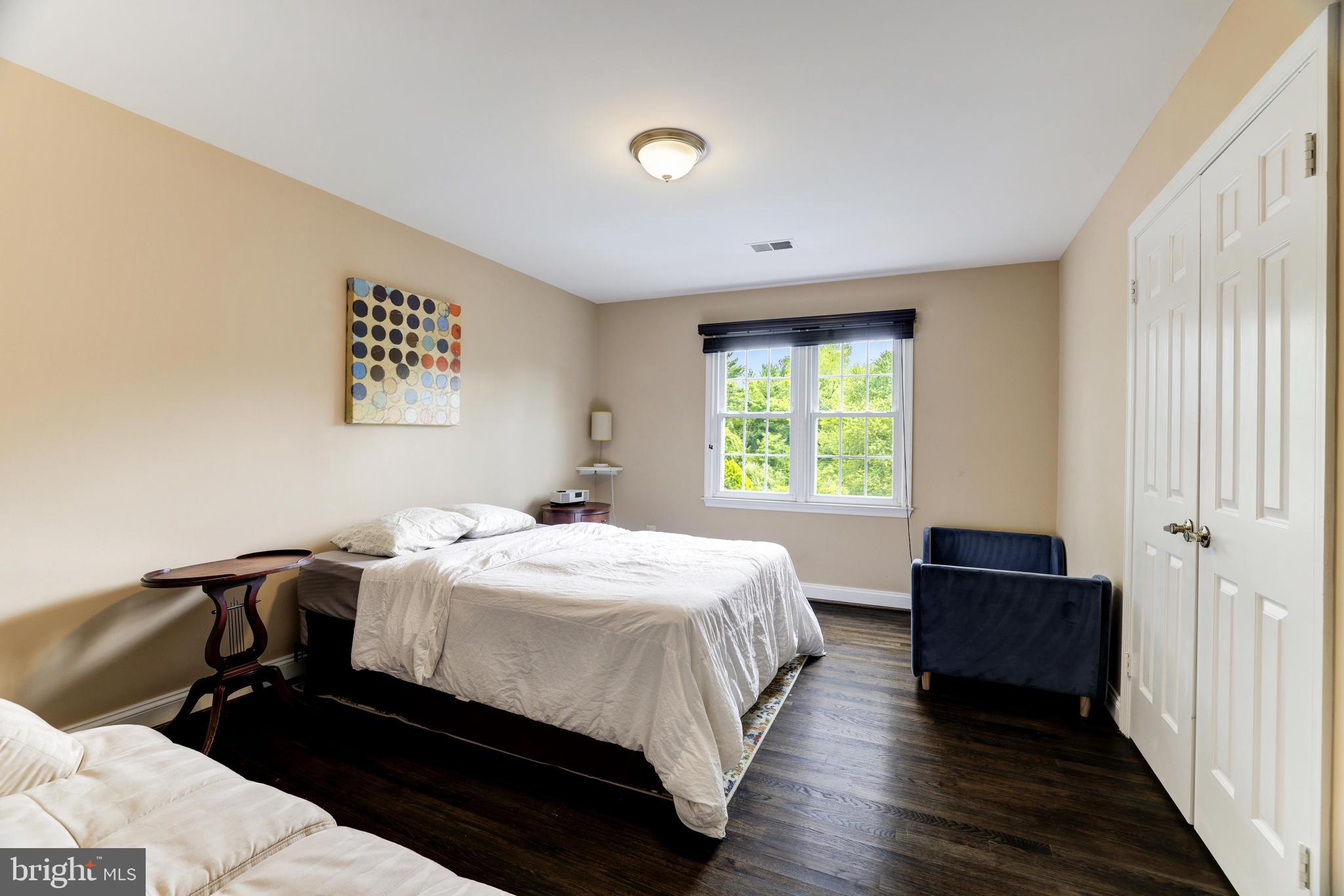 HOLLY KNOLL - Residential