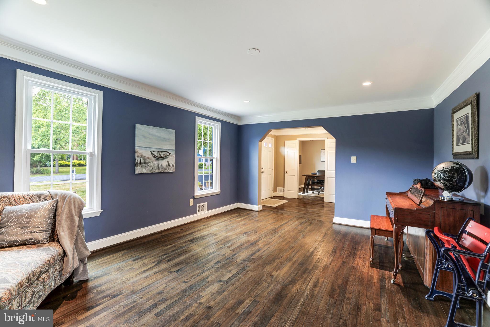 HOLLY KNOLL - Residential