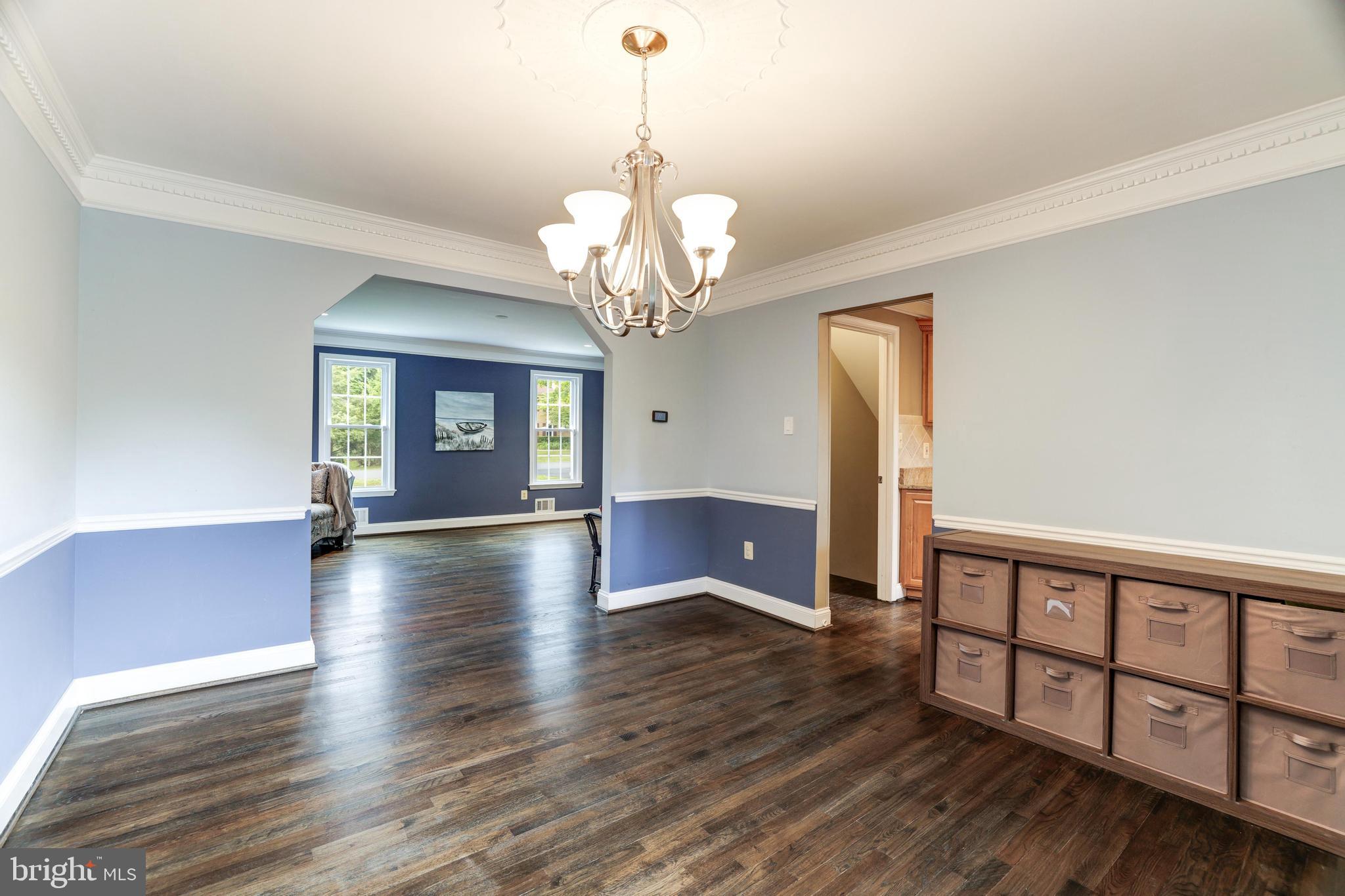 HOLLY KNOLL - Residential