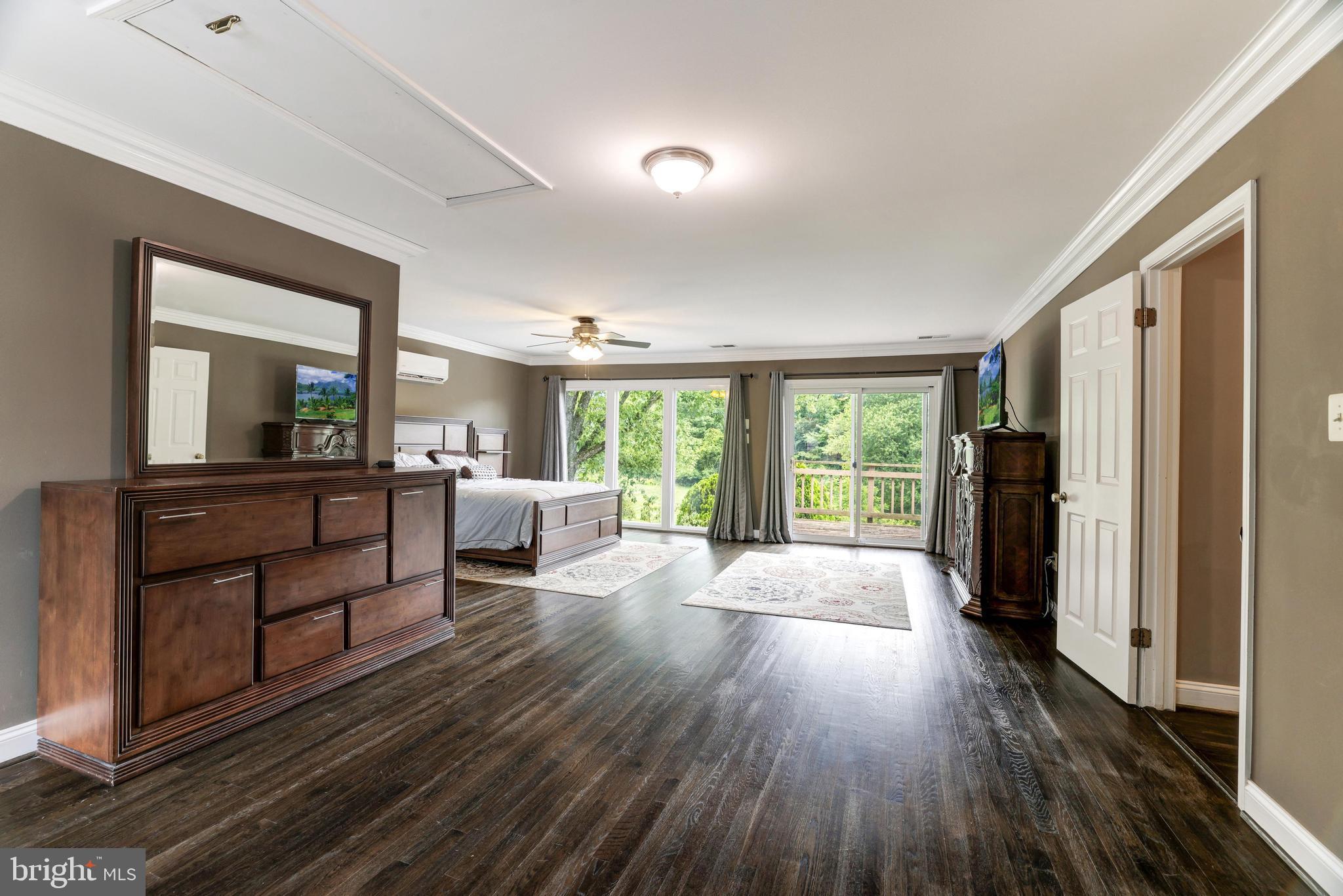 HOLLY KNOLL - Residential