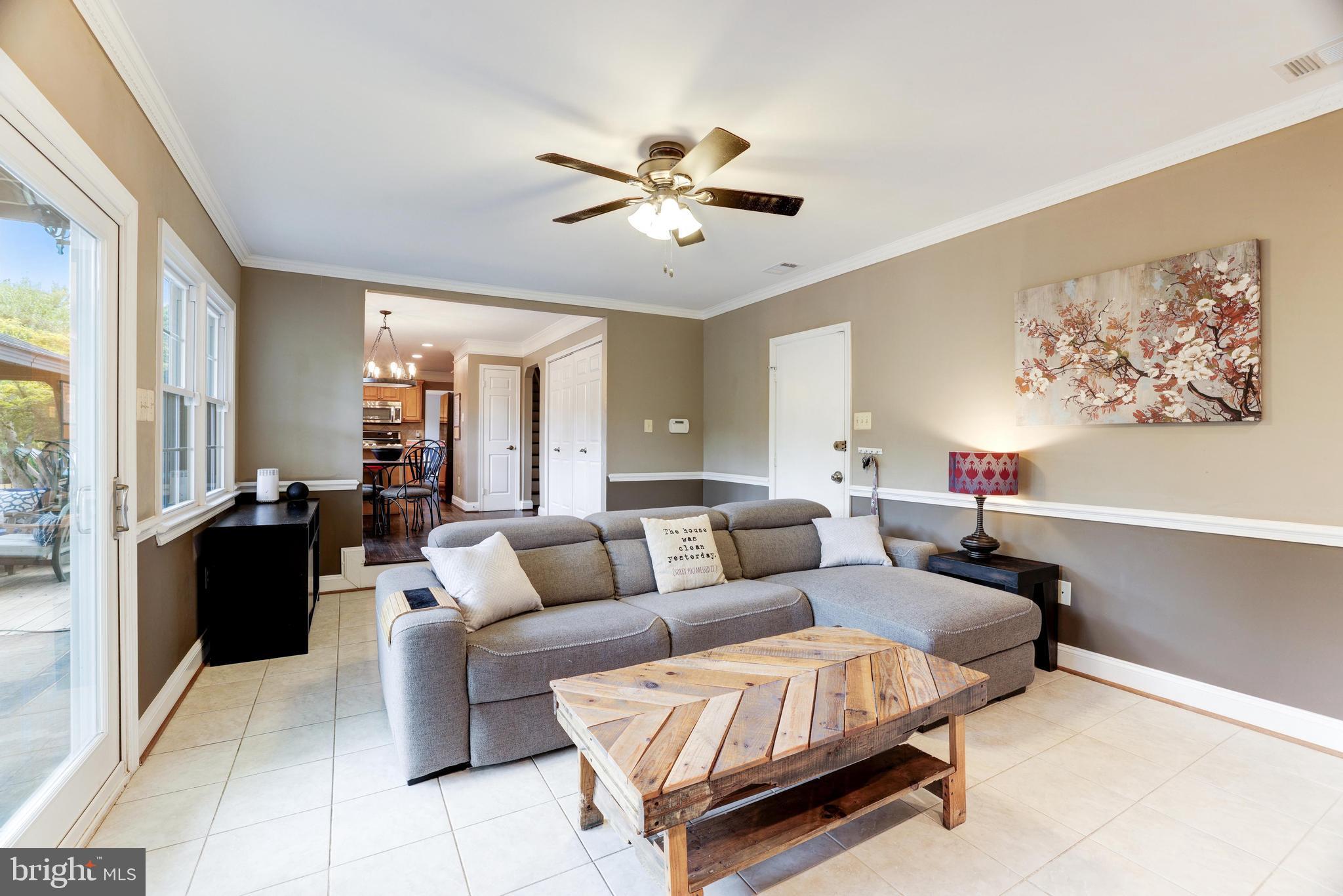 HOLLY KNOLL - Residential