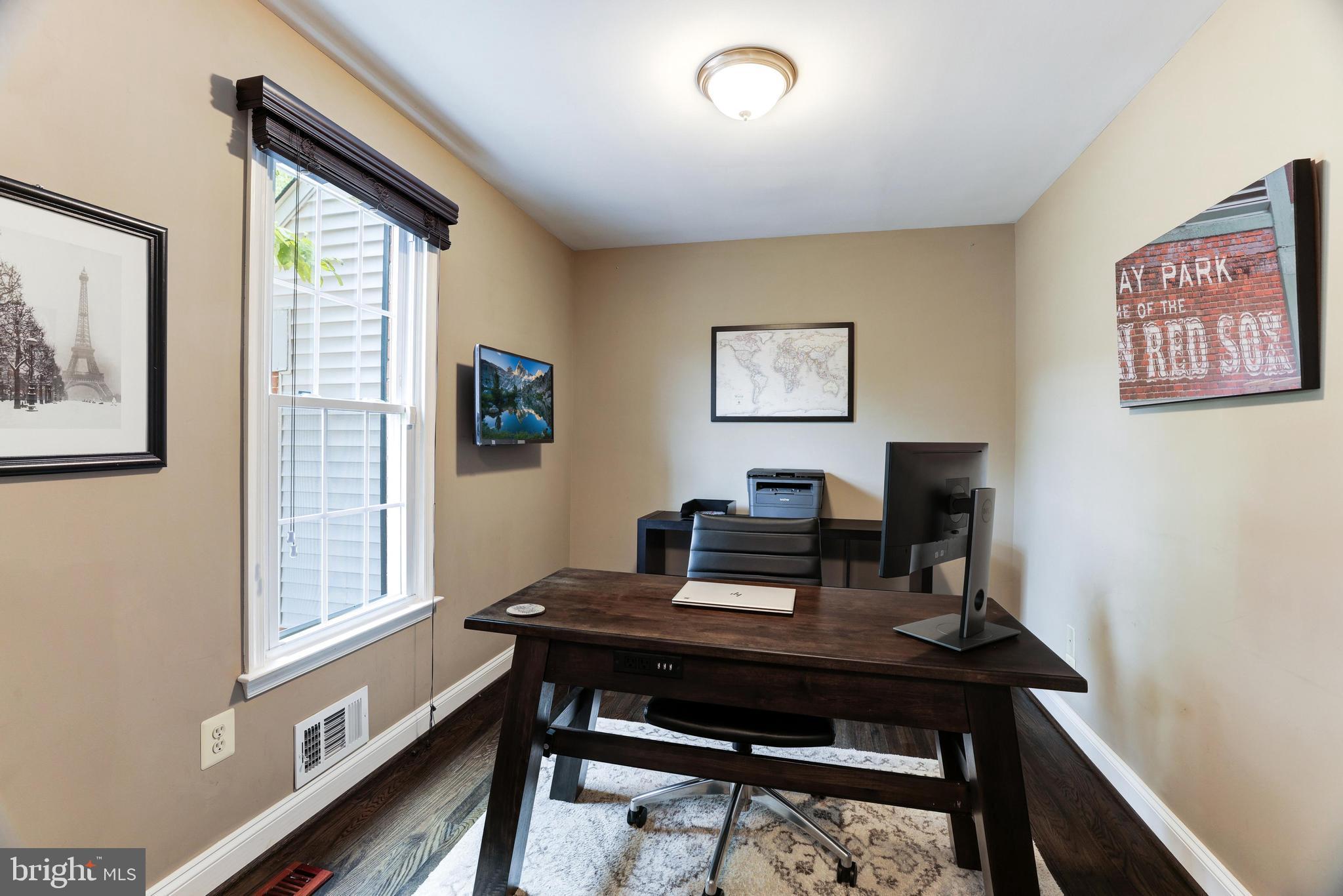 HOLLY KNOLL - Residential