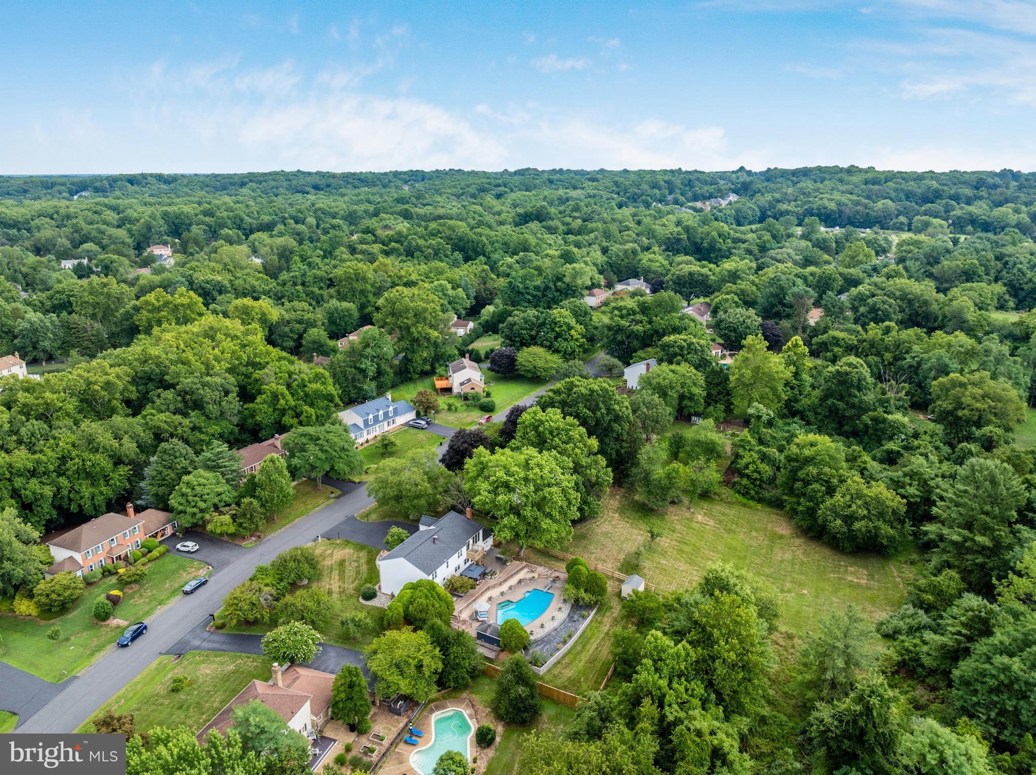 HOLLY KNOLL - Residential