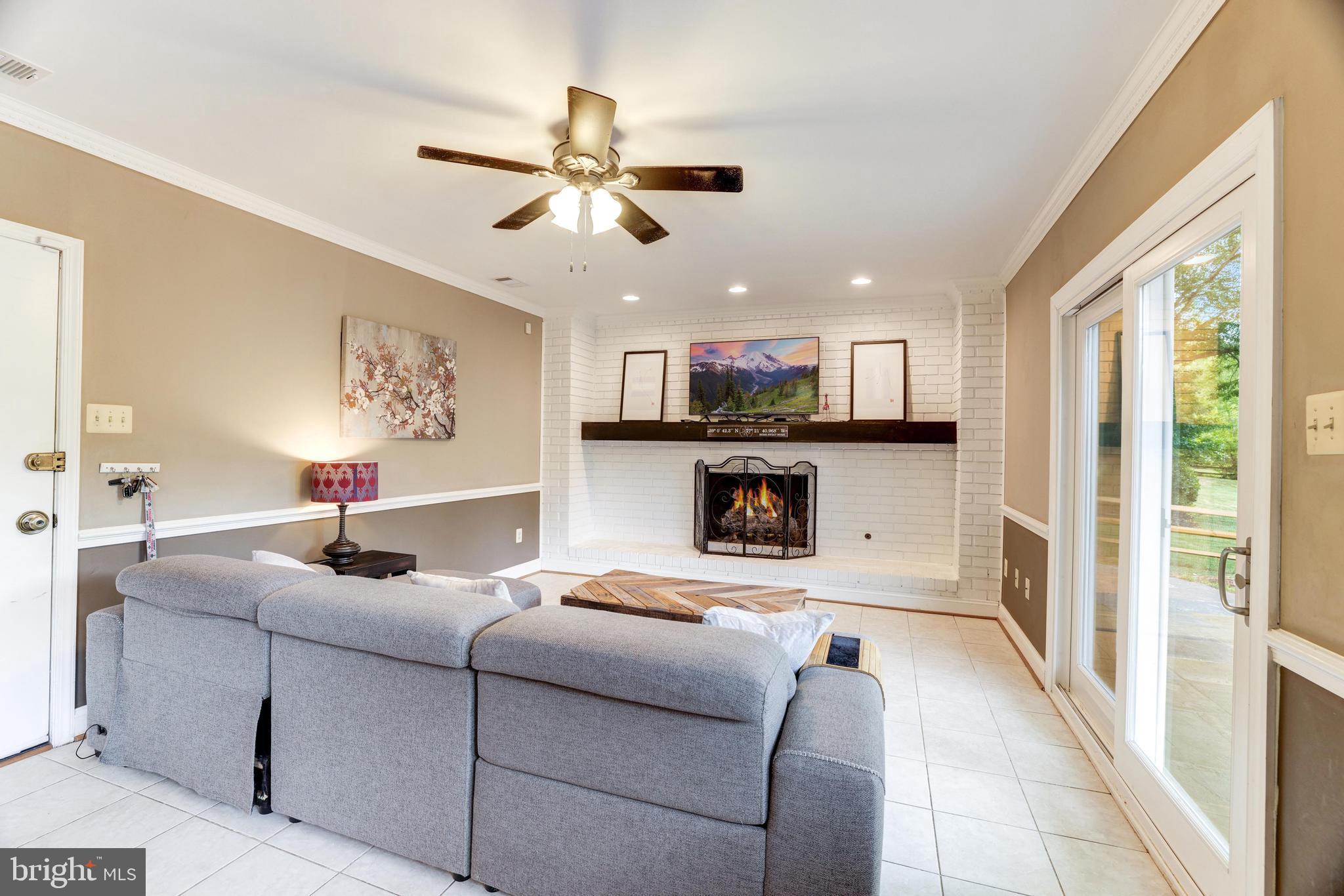 HOLLY KNOLL - Residential