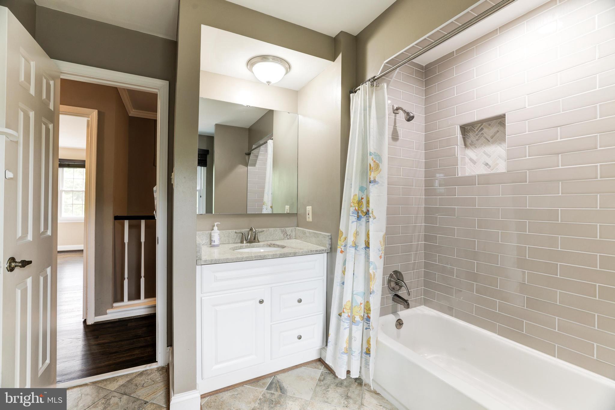 HOLLY KNOLL - Residential