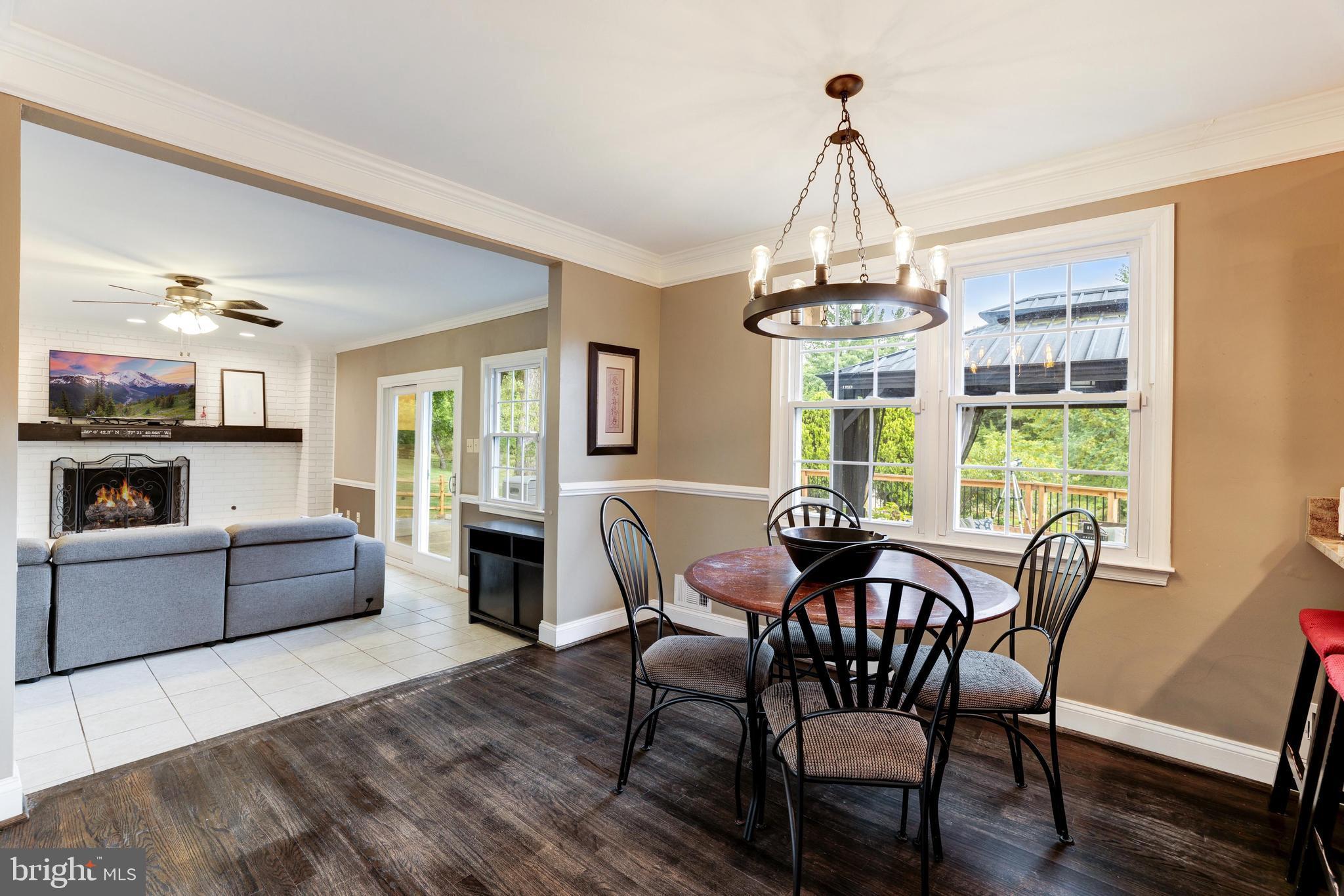 HOLLY KNOLL - Residential