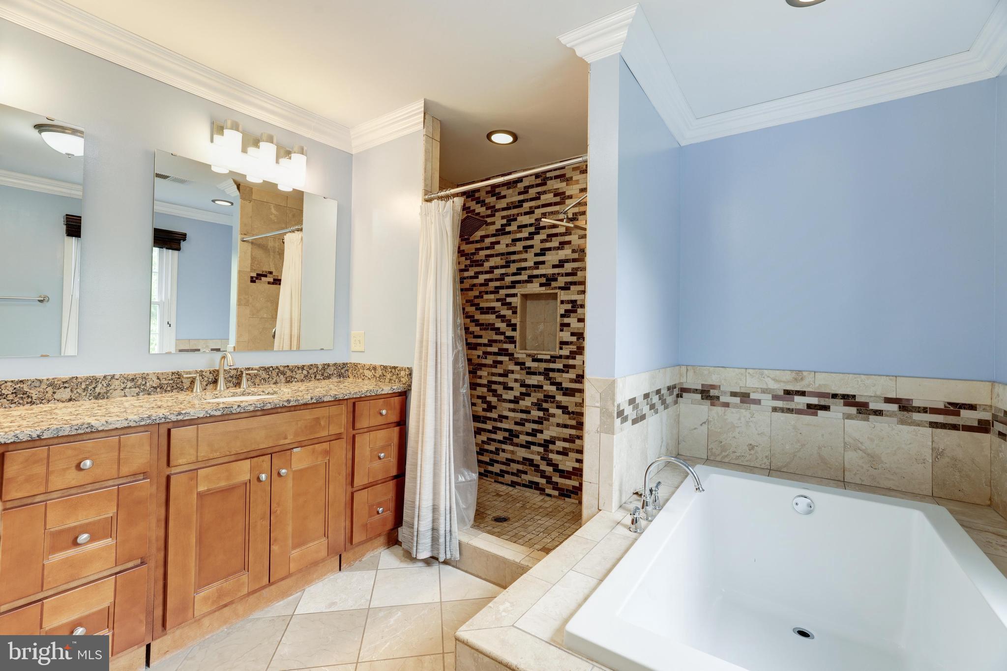 HOLLY KNOLL - Residential