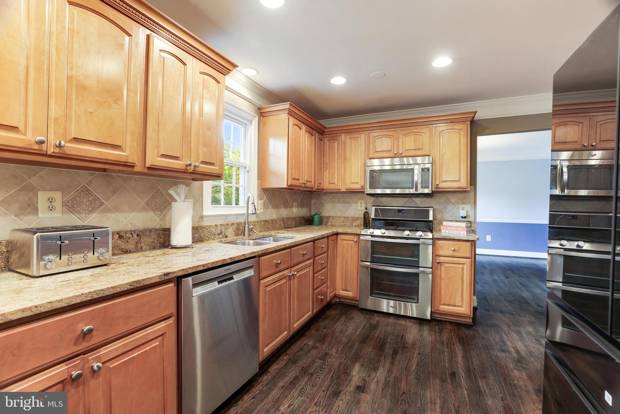 HOLLY KNOLL - Residential