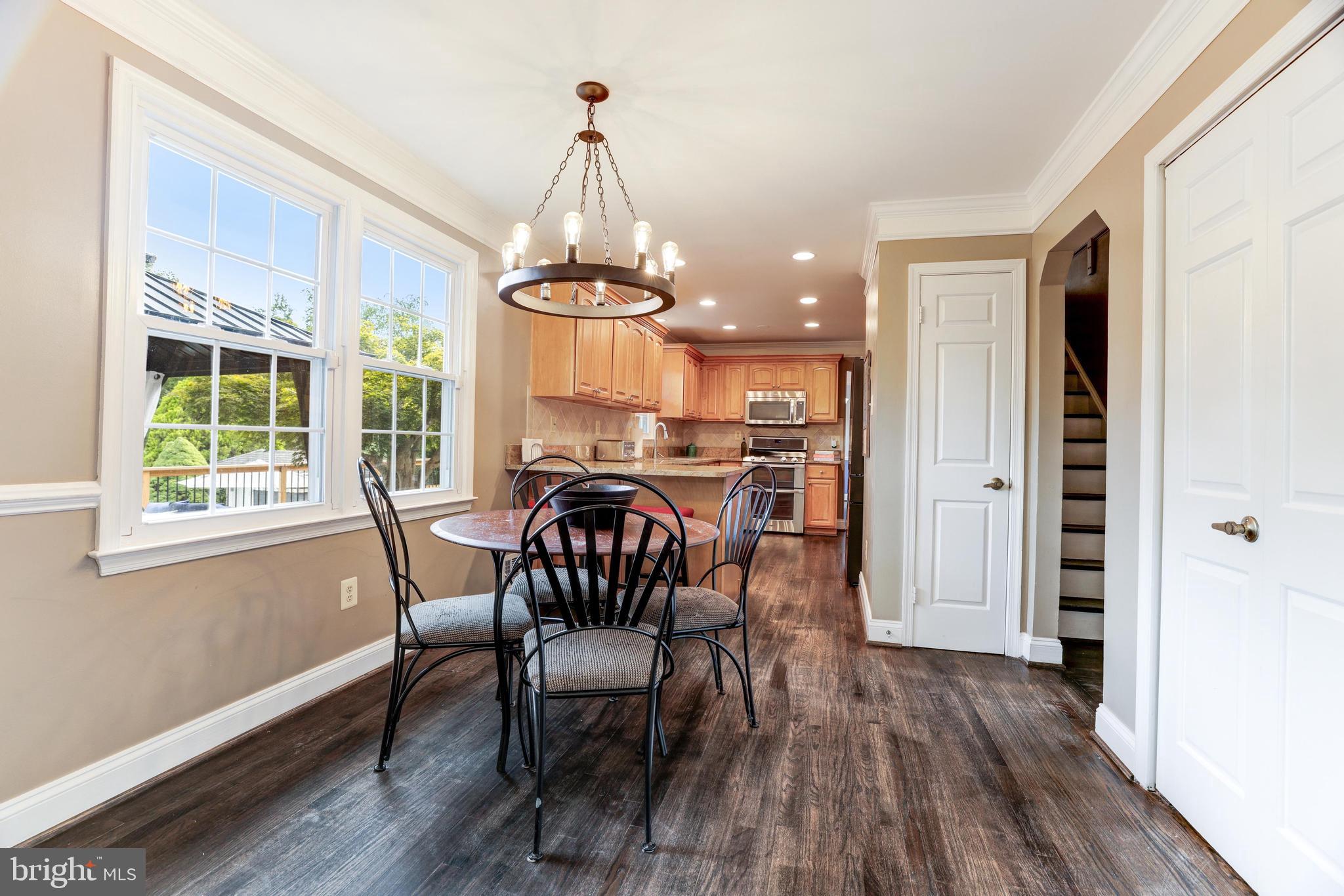 HOLLY KNOLL - Residential