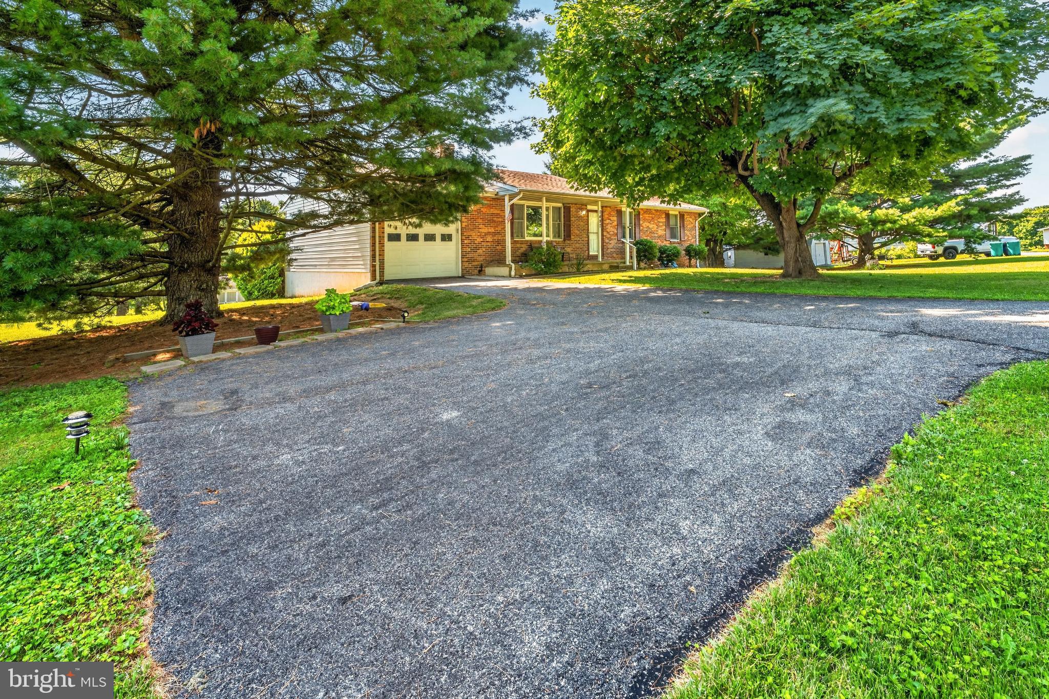 1497 ALGONQUIN COURT