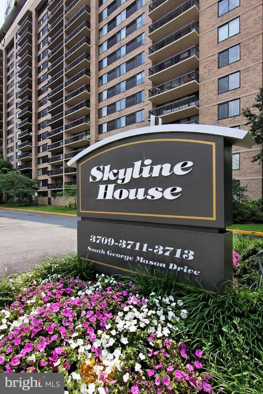 SKYLINE HOUSE - Residential Lease