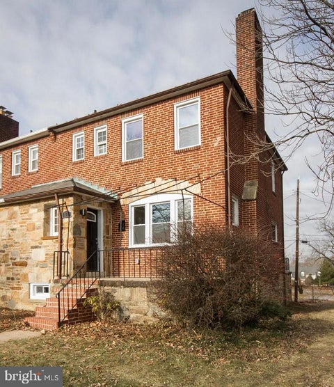 Townhouse For Sale - 4814 Coleherne Road<br/> BALTIMORE, MD 21229