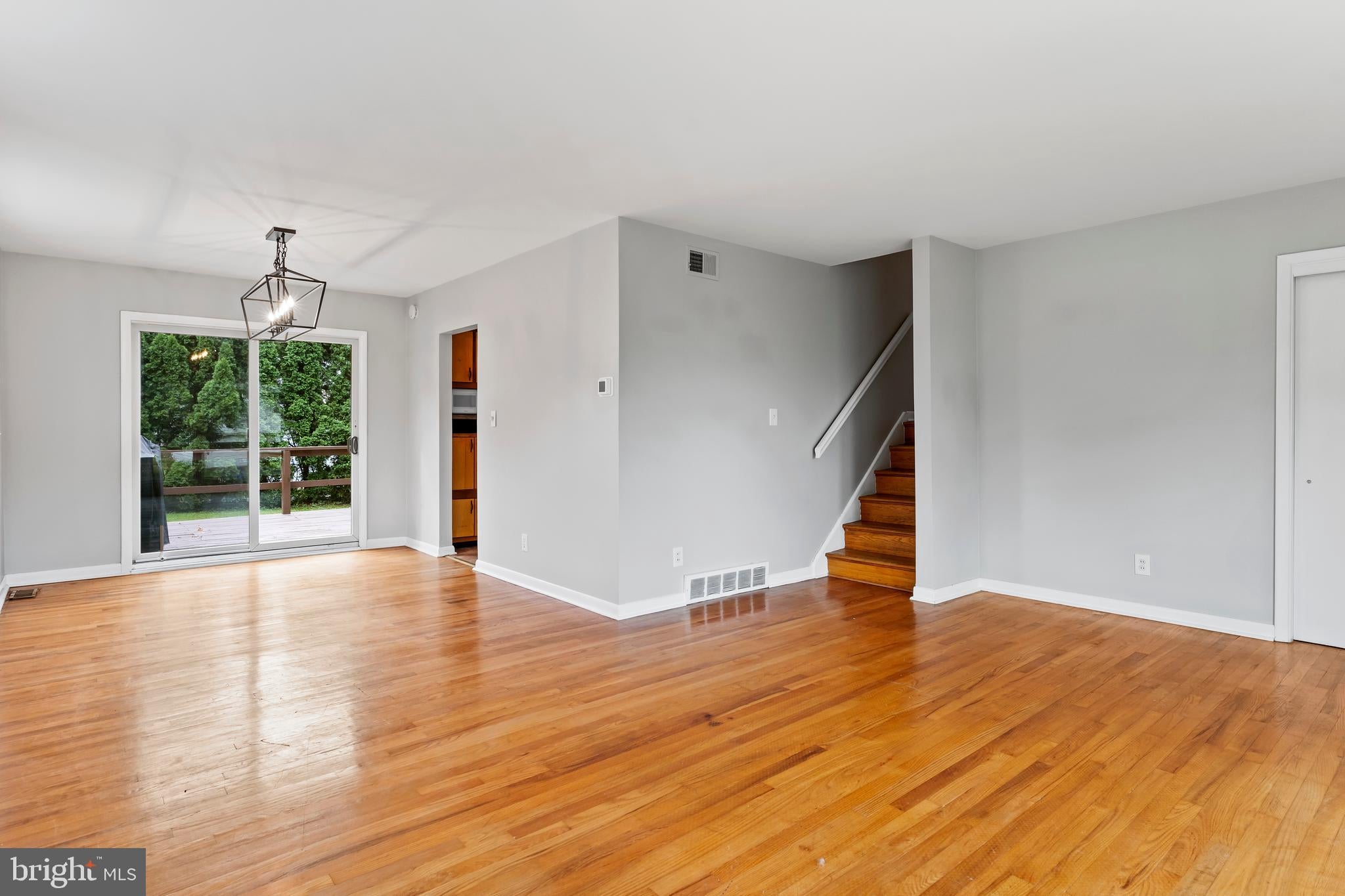 102 E WOODLAND DRIVE