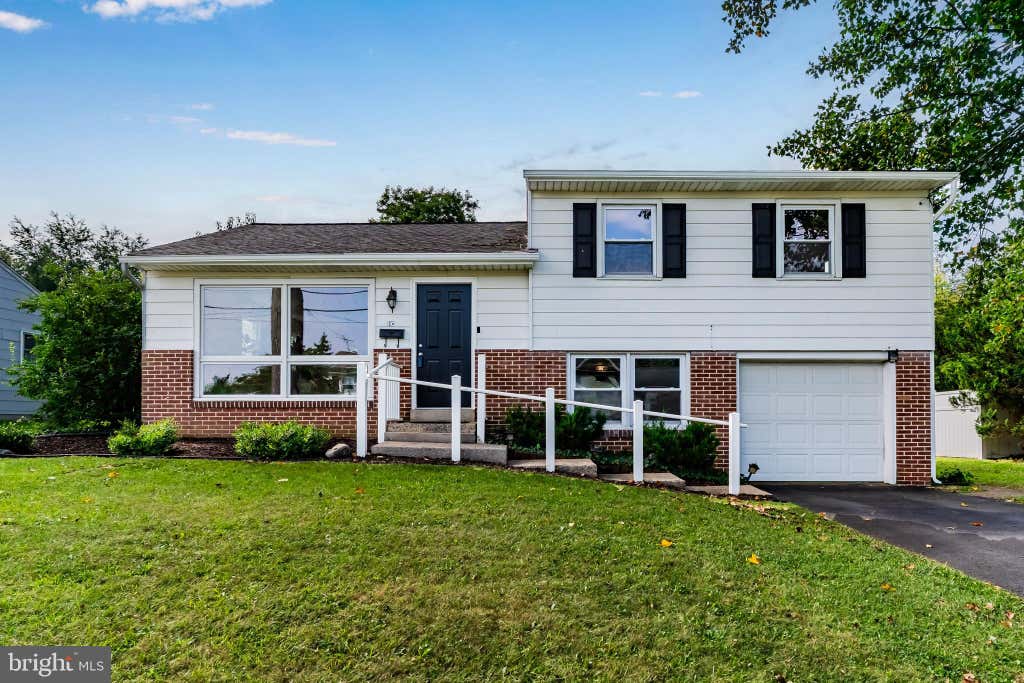 Photo of 102 E Woodland Drive, MECHANICSBURG, PA 17055 (MLS # PACB2057752)