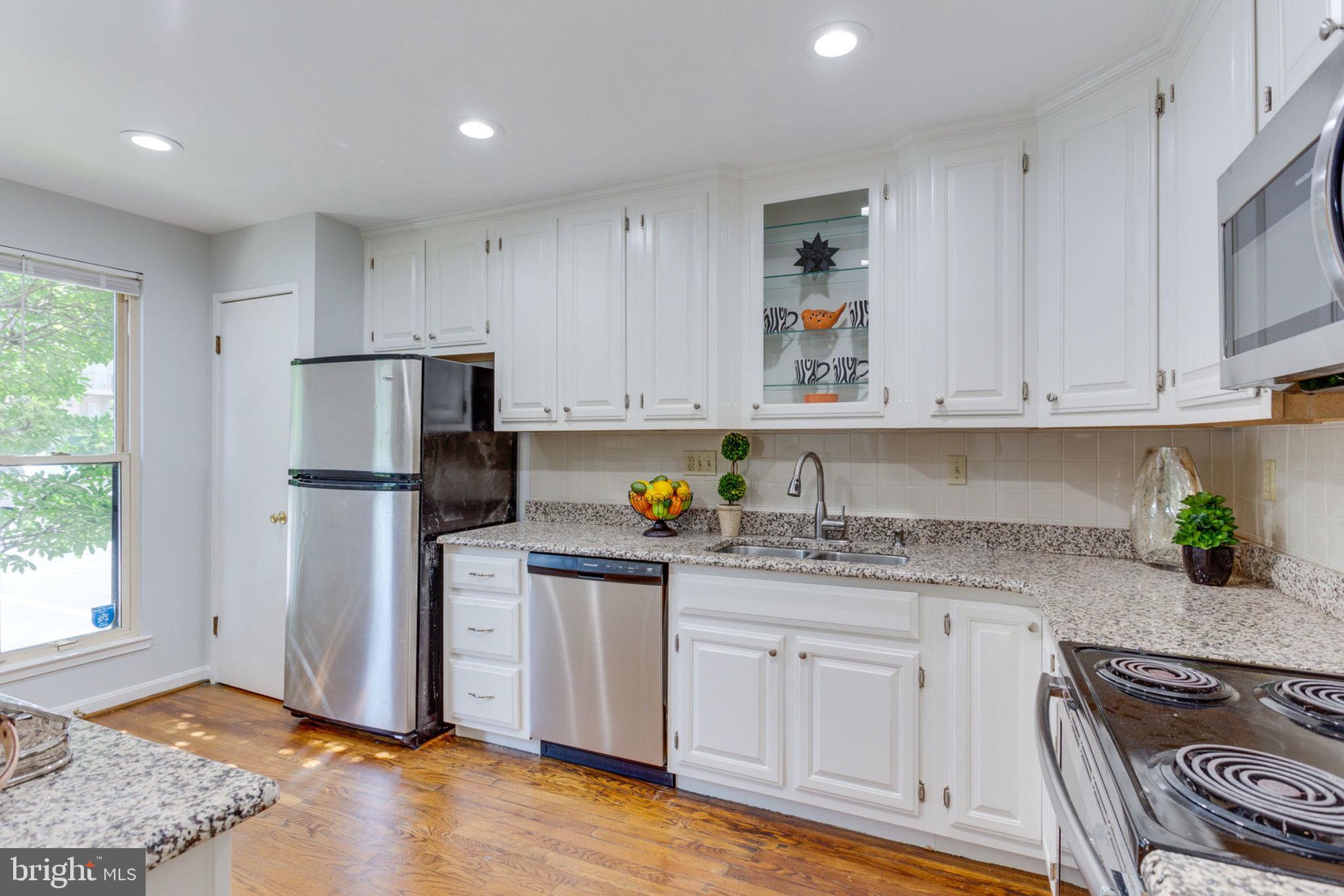 TYSONS COURT - Residential